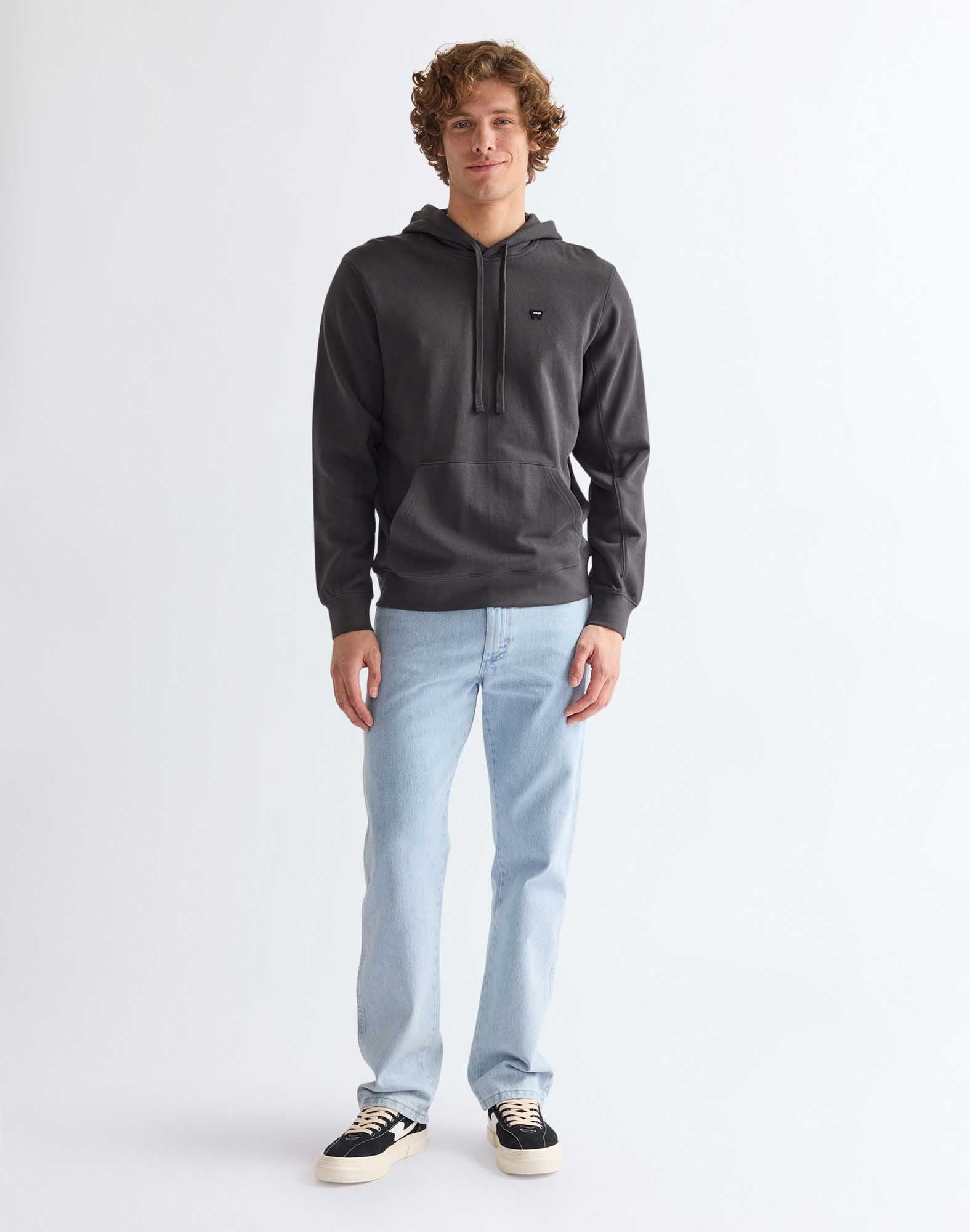 Sign Off Hoodie in Faded Black Kapuzenpullover Wrangler