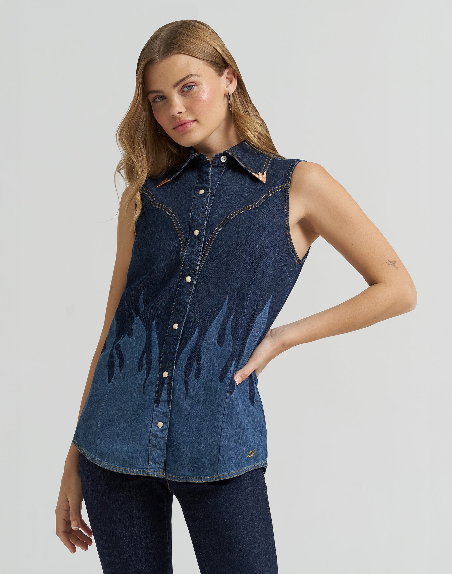 Sleeveless Shirt in Rinse Hemden Wrangler