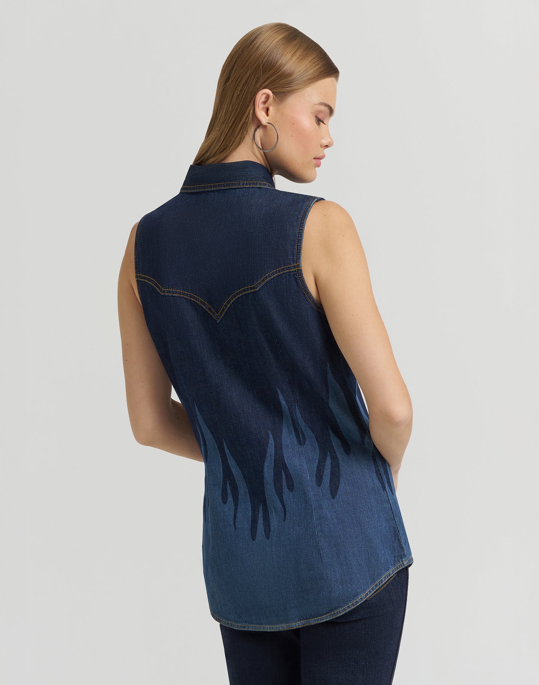 Sleeveless Shirt in Rinse Hemden Wrangler