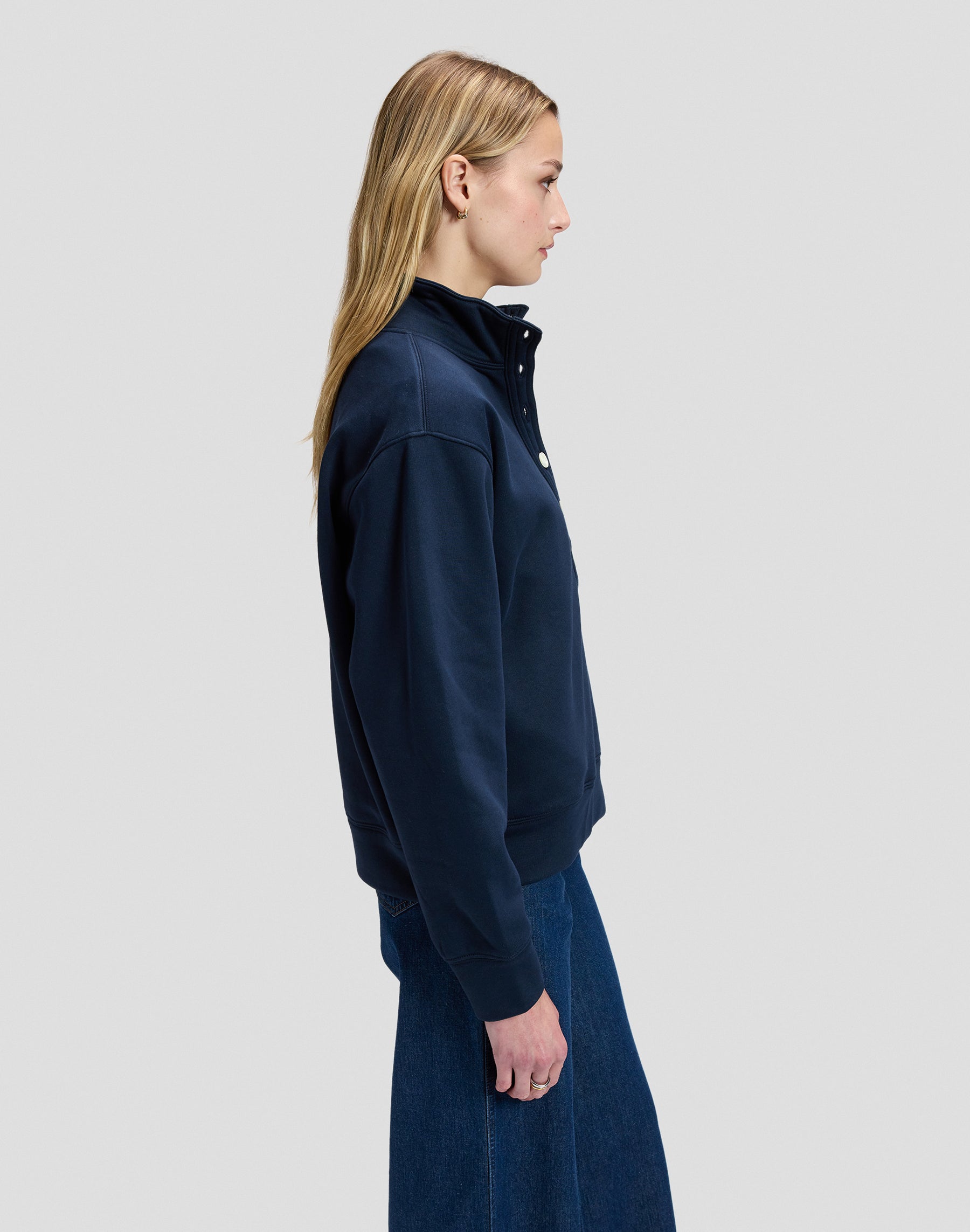 Sweatshirt Popover in Rivet Navy Sweatshirts Lee