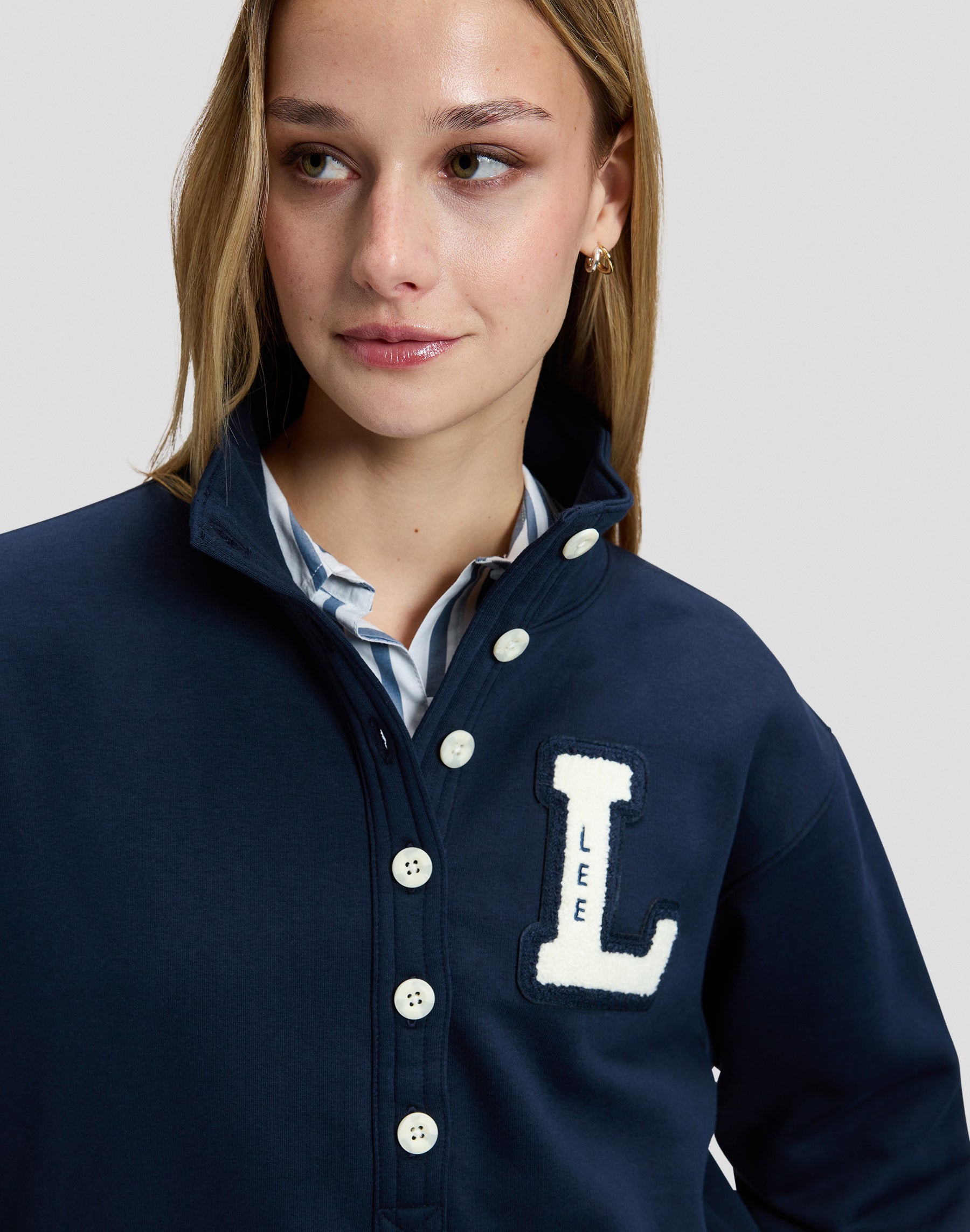 Sweatshirt Popover in Rivet Navy Sweatshirts Lee