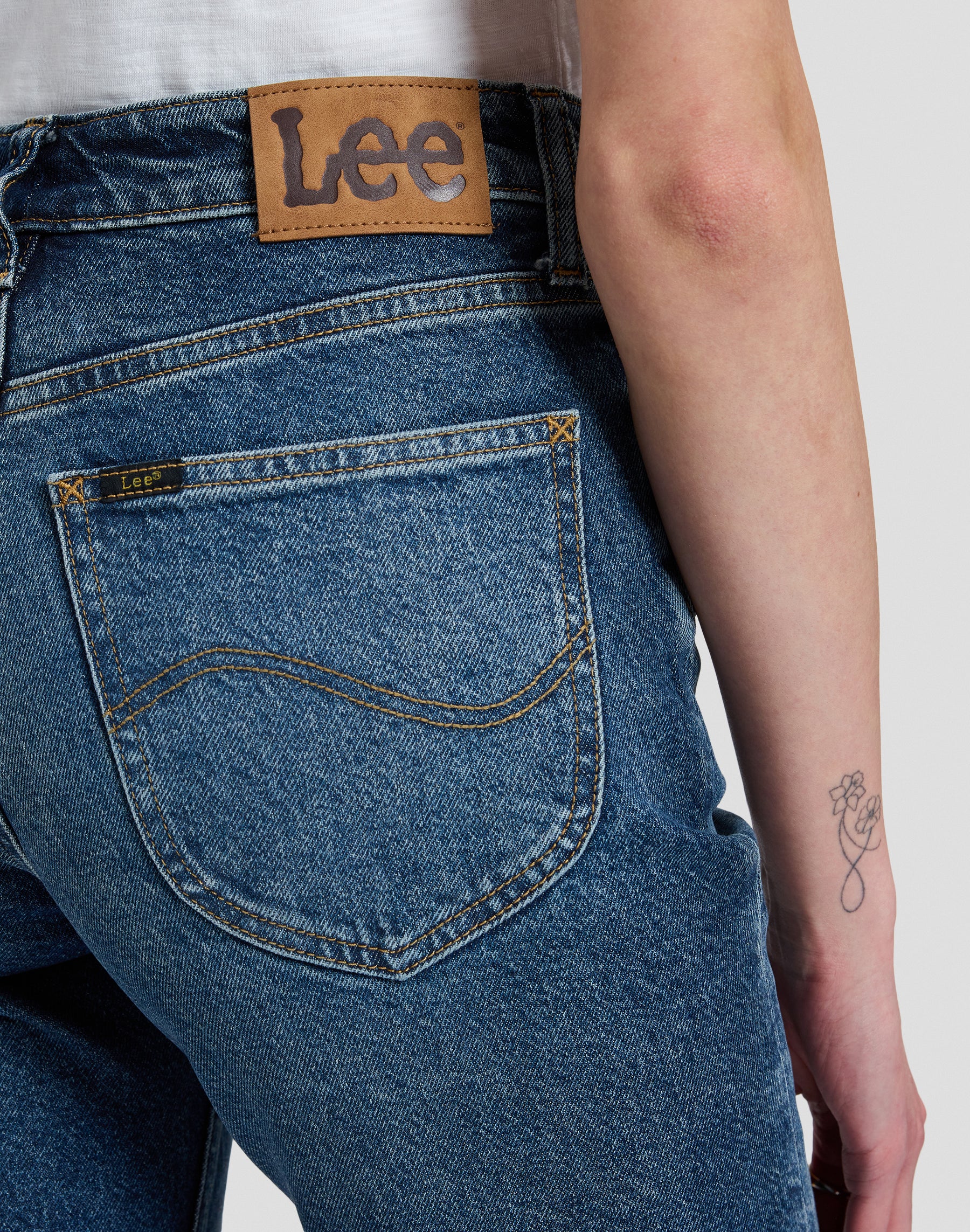 Jeans Carol in Dark Cobalt Jeans Lee