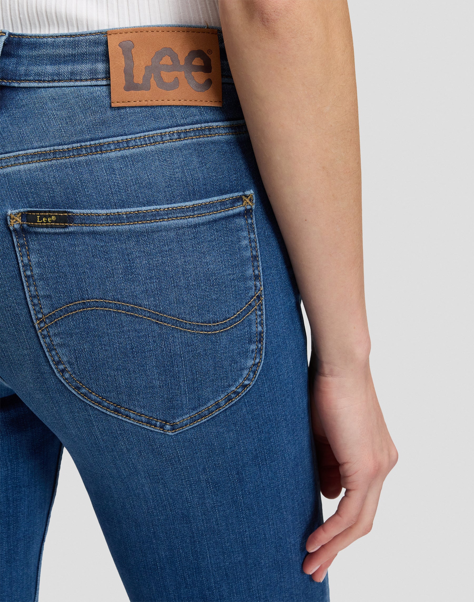 Jeans Elly in Rebel Mid Jeans Lee
