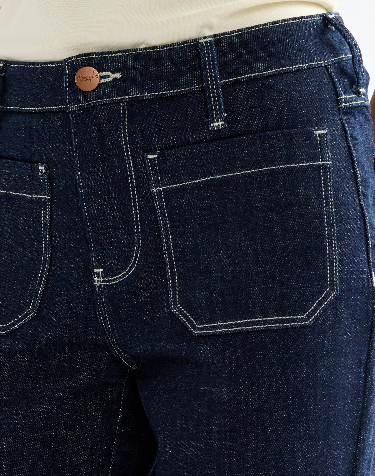 Jeans Flare in Dark Orbit Jeans Wrangler