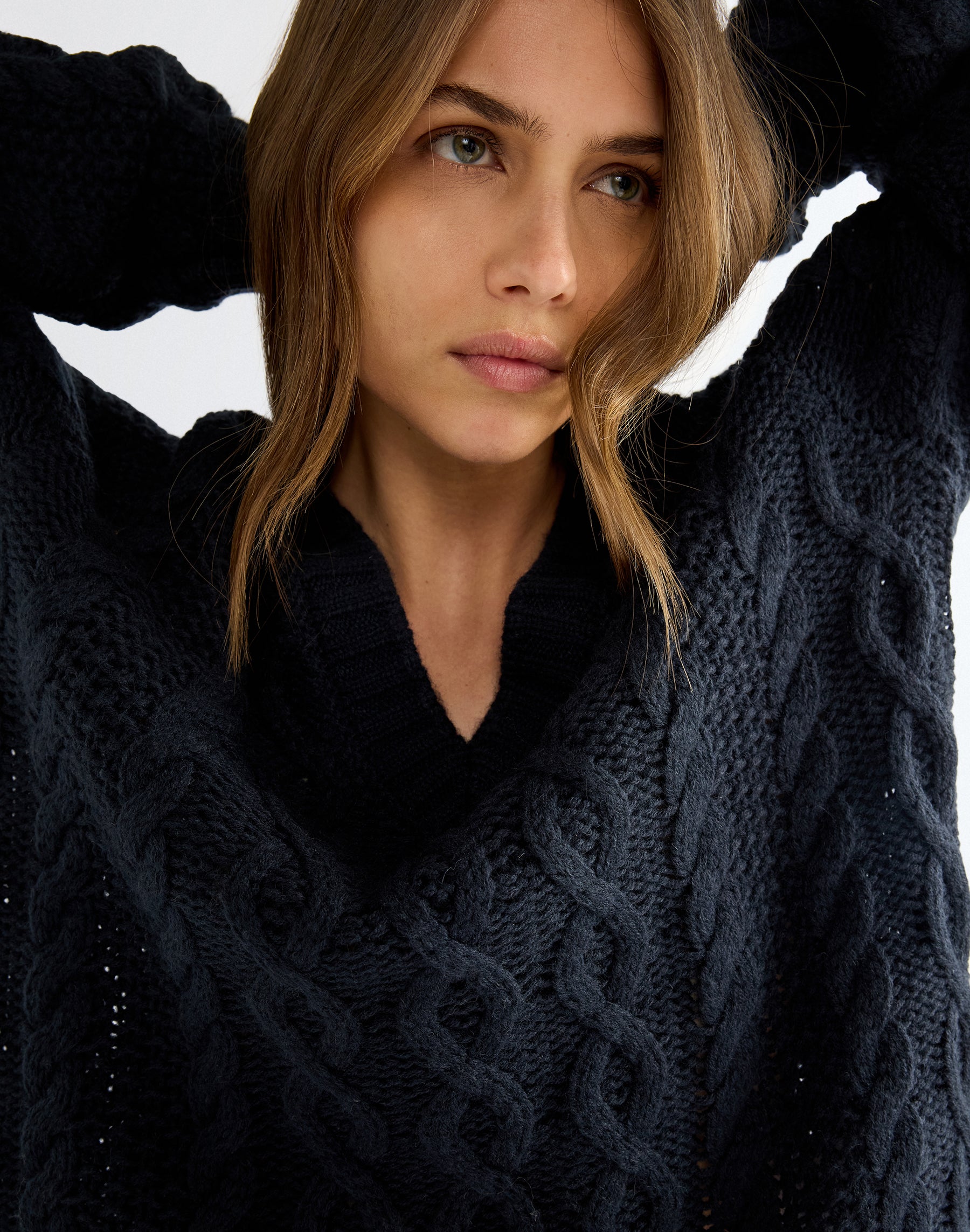 Pullover V Neck Cable Knit in Dark Sapphire Pullover Wrangler