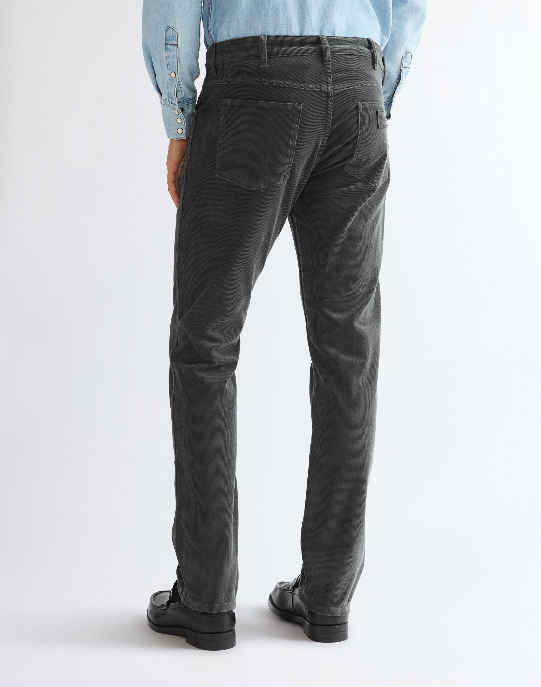 Cordhose Greensboro in Dark Shadow Hosen Wrangler