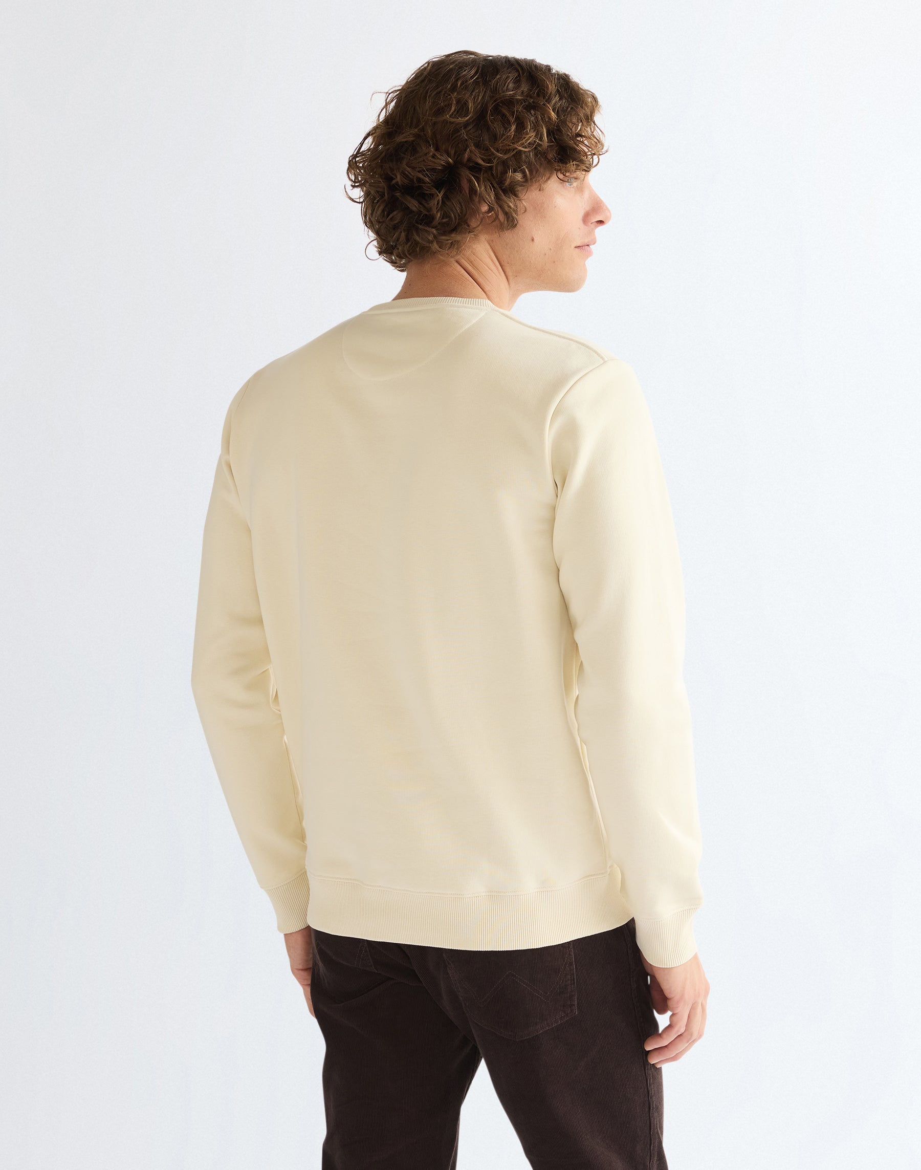 Sweatshirt Small Graphic in Almond Milk Sweatshirts Wrangler