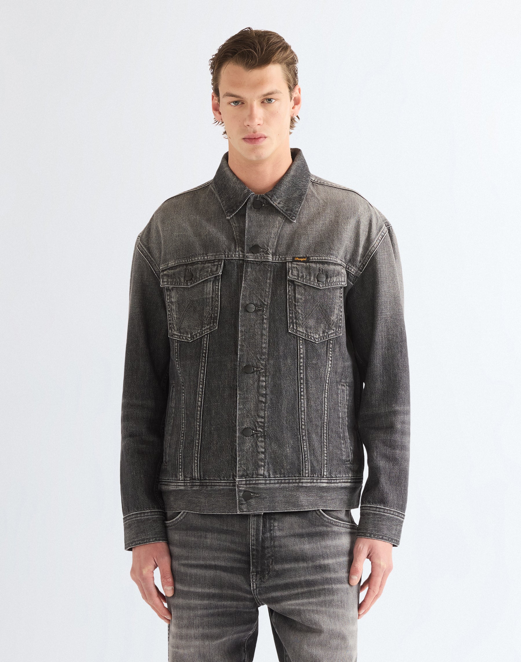 Jeansjacke Anti Fit Trucker in Smoky Granite Jacken Wrangler