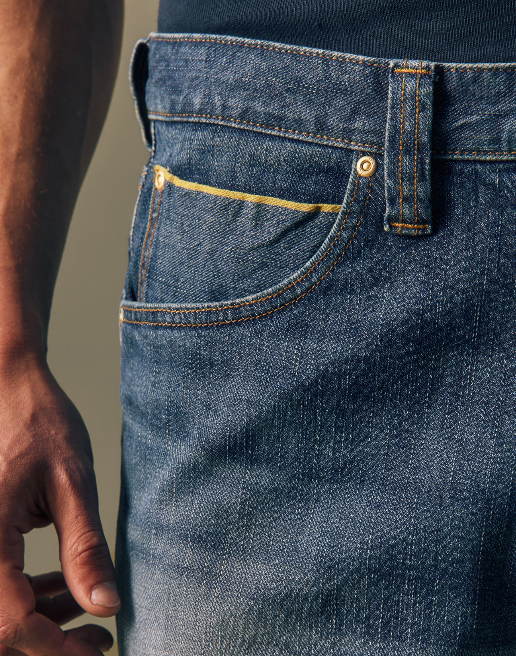 Jeans Relaxed Tapered in Golden Hour Jeans Lee