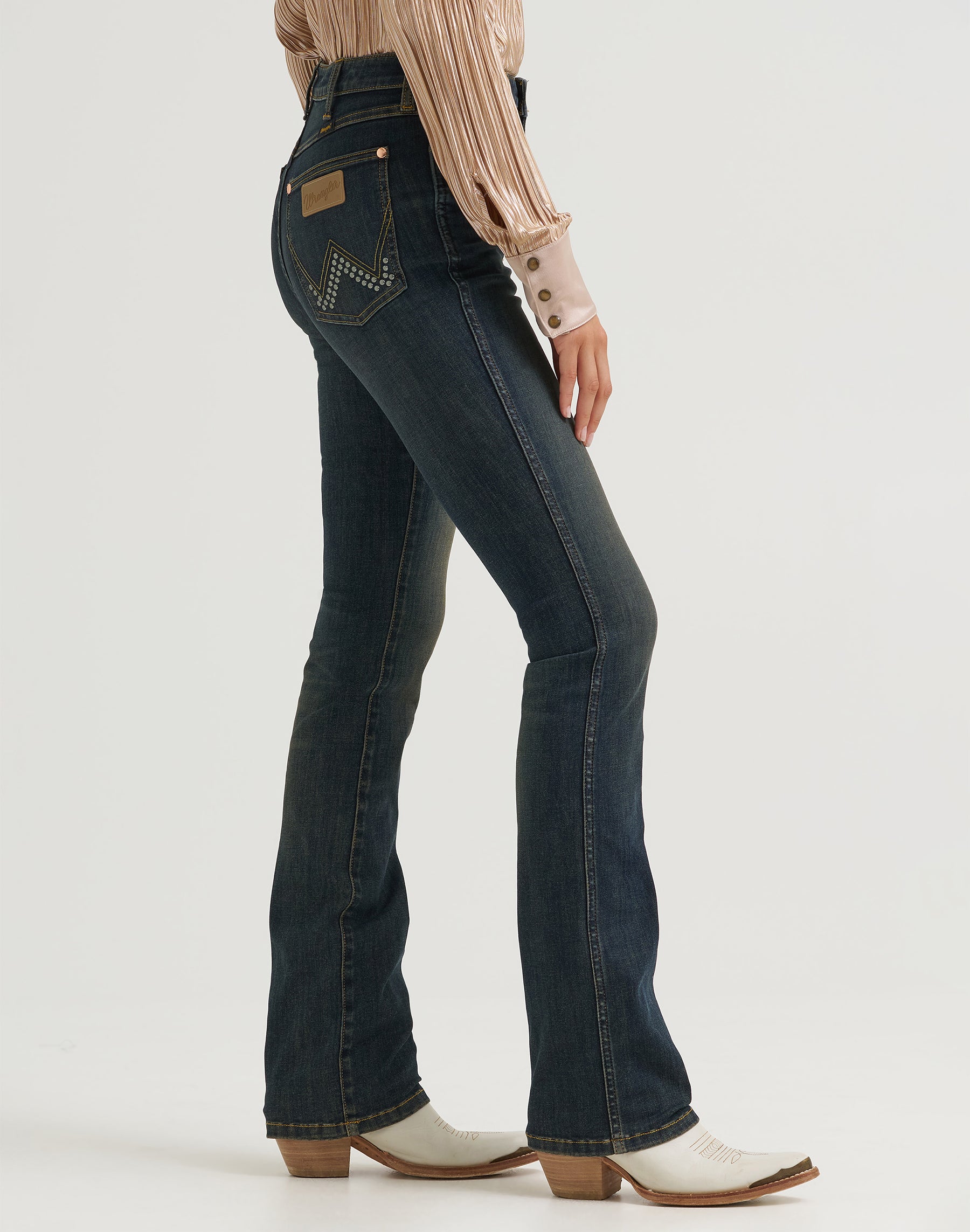 Jeans Boot Hugger in Dark Denim Jeans Wrangler