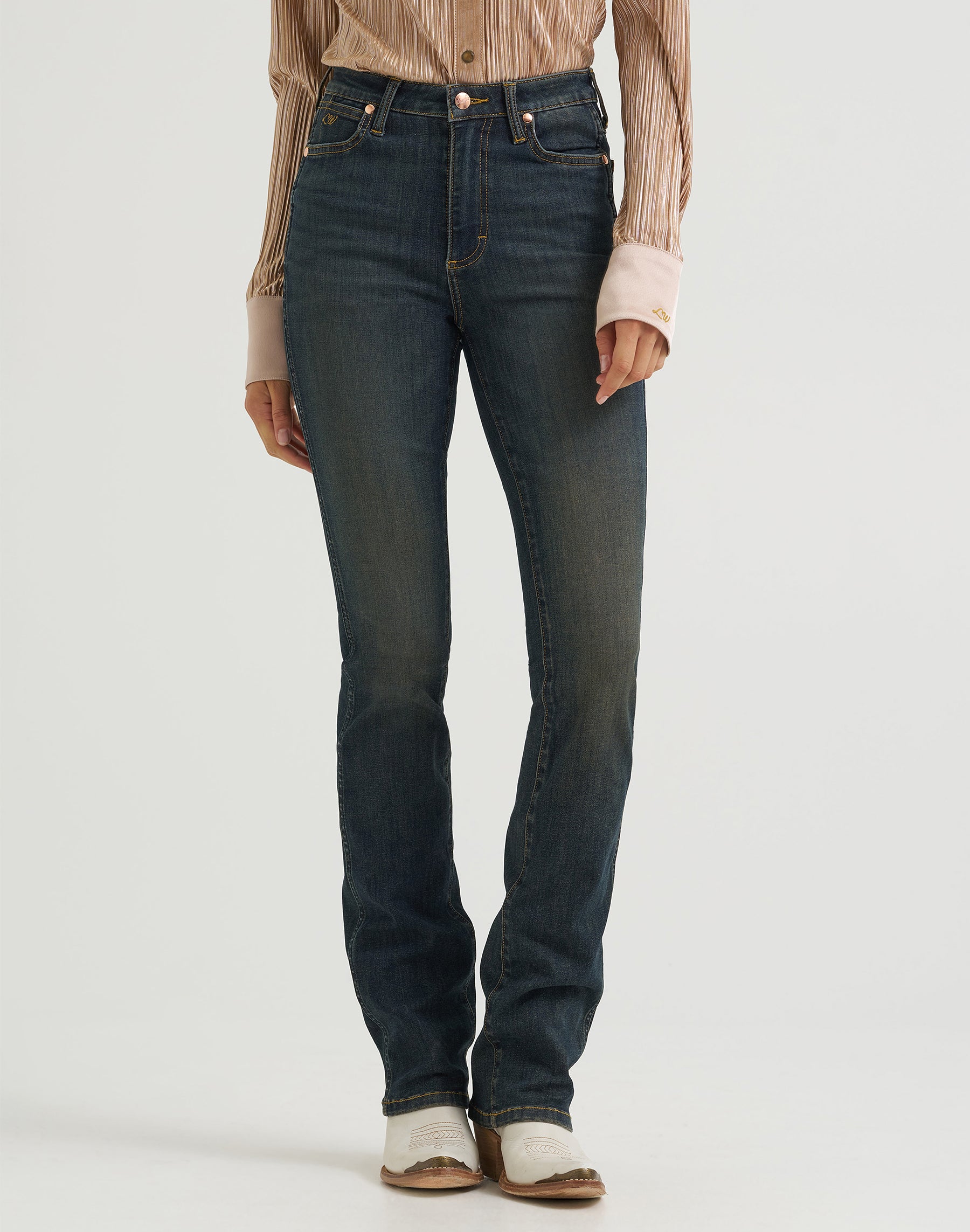 Jeans Boot Hugger in Dark Denim Jeans Wrangler