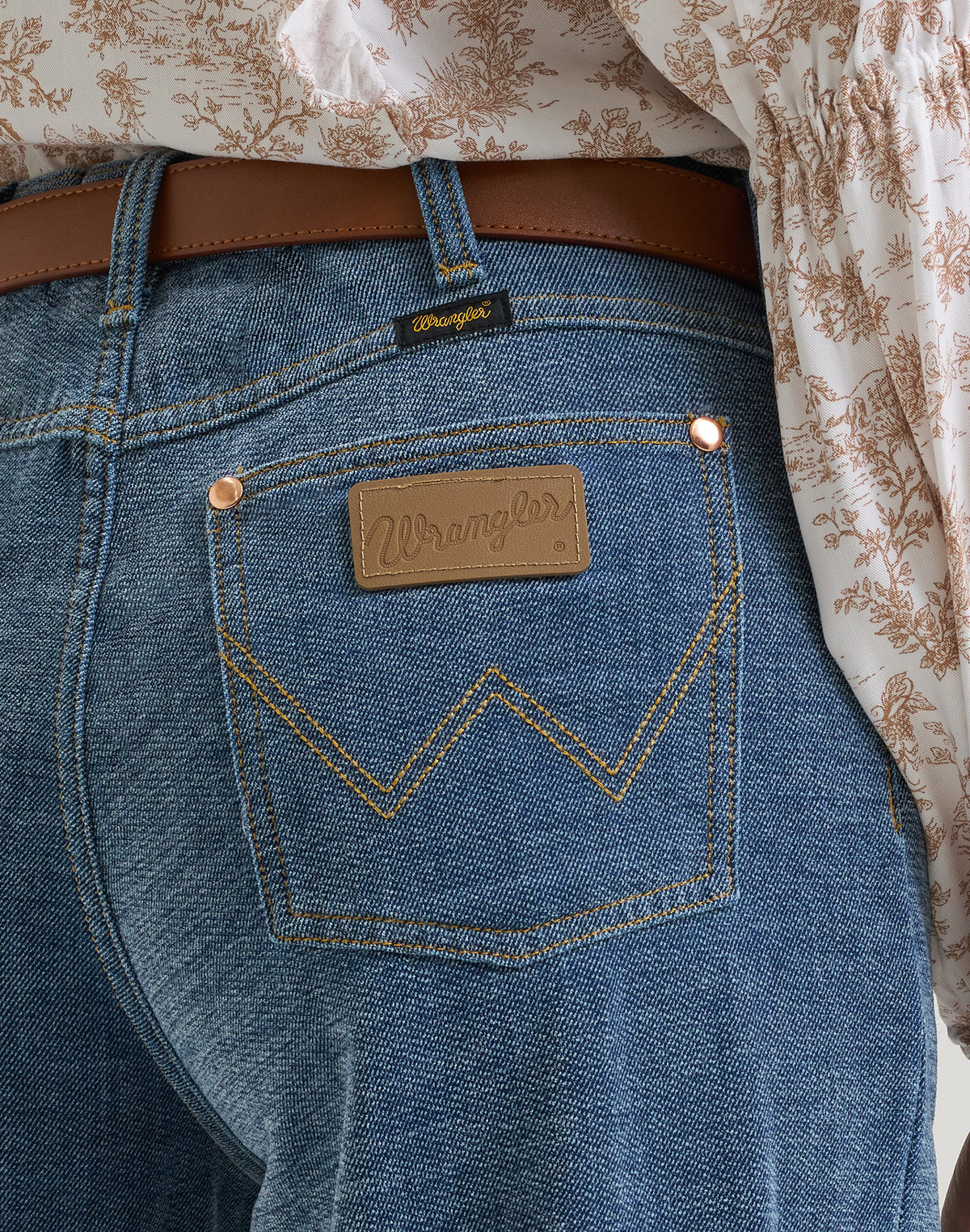 Jeans Cheeky Wide Leg in Indigo Chenille Jeans Wrangler