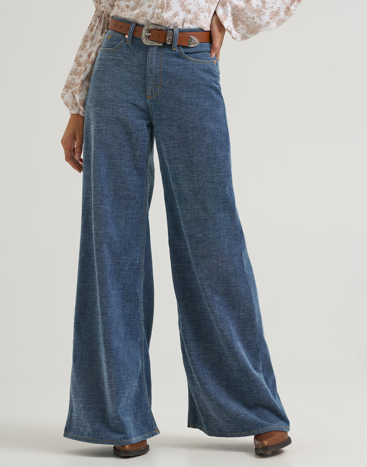 Jeans Cheeky Wide Leg in Indigo Chenille Jeans Wrangler