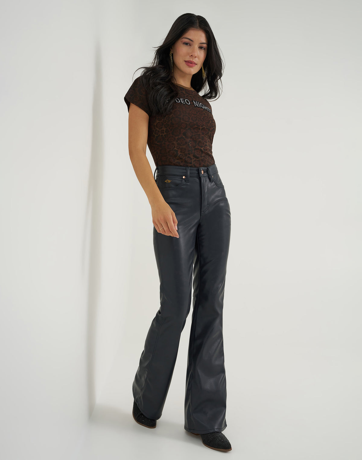 Hose Lainey Flare in Onyx Faux Leather Hosen Wrangler