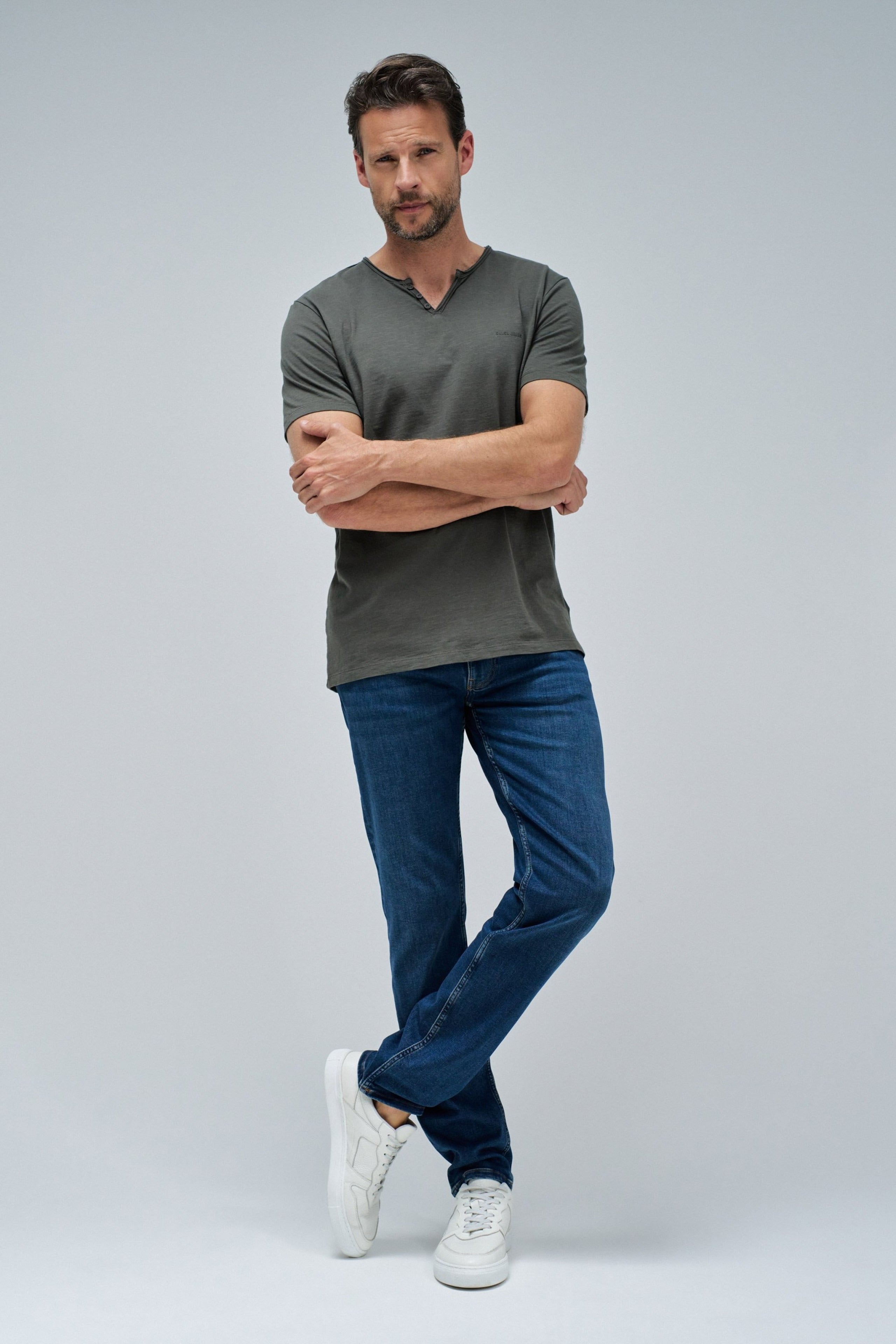 V-Neck Basic T-Shirt in Dark Green T-Shirts Salsa Jeans
