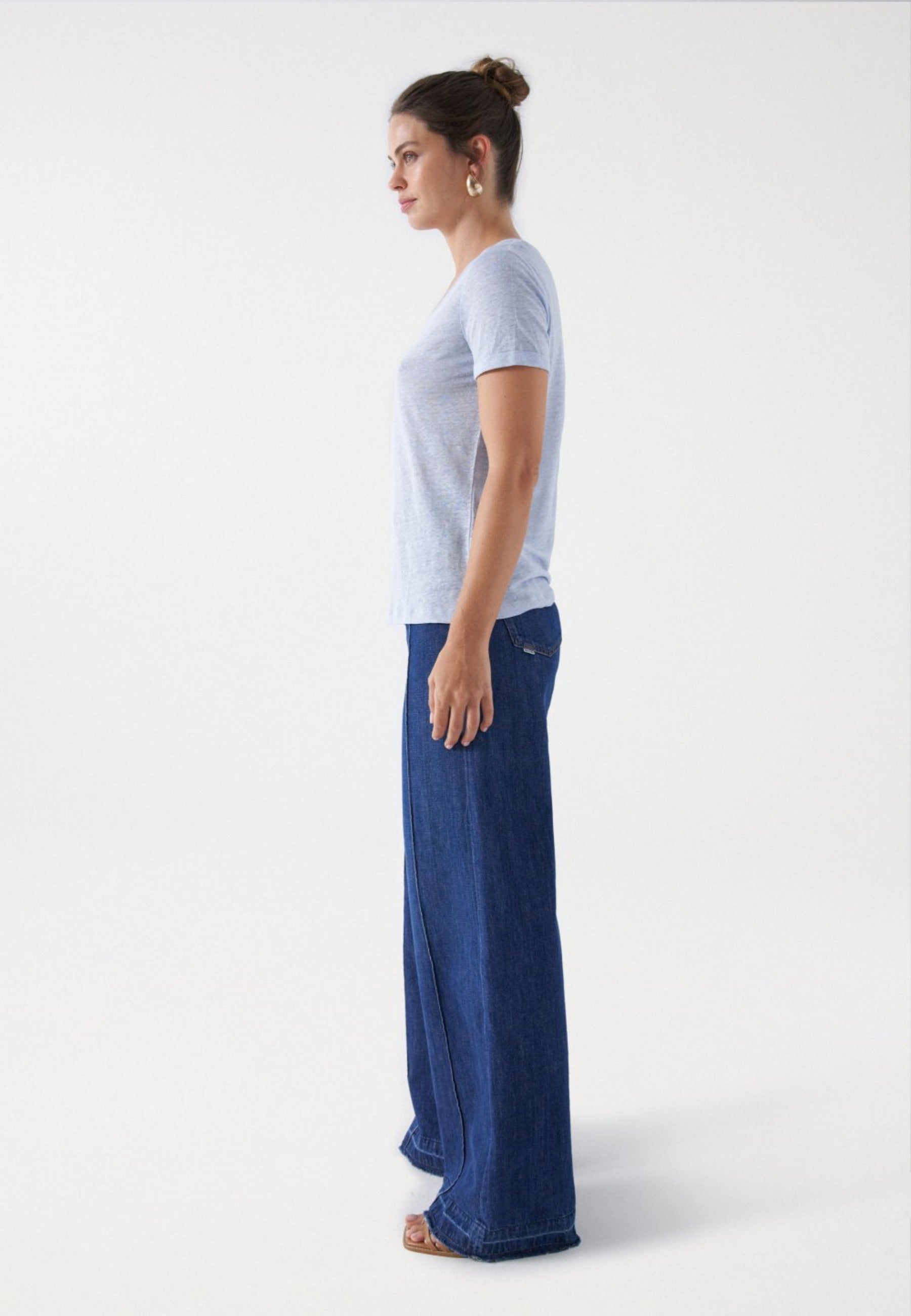 Linen V-Neck T-Shirt in Medium Blue T-Shirts Salsa Jeans   