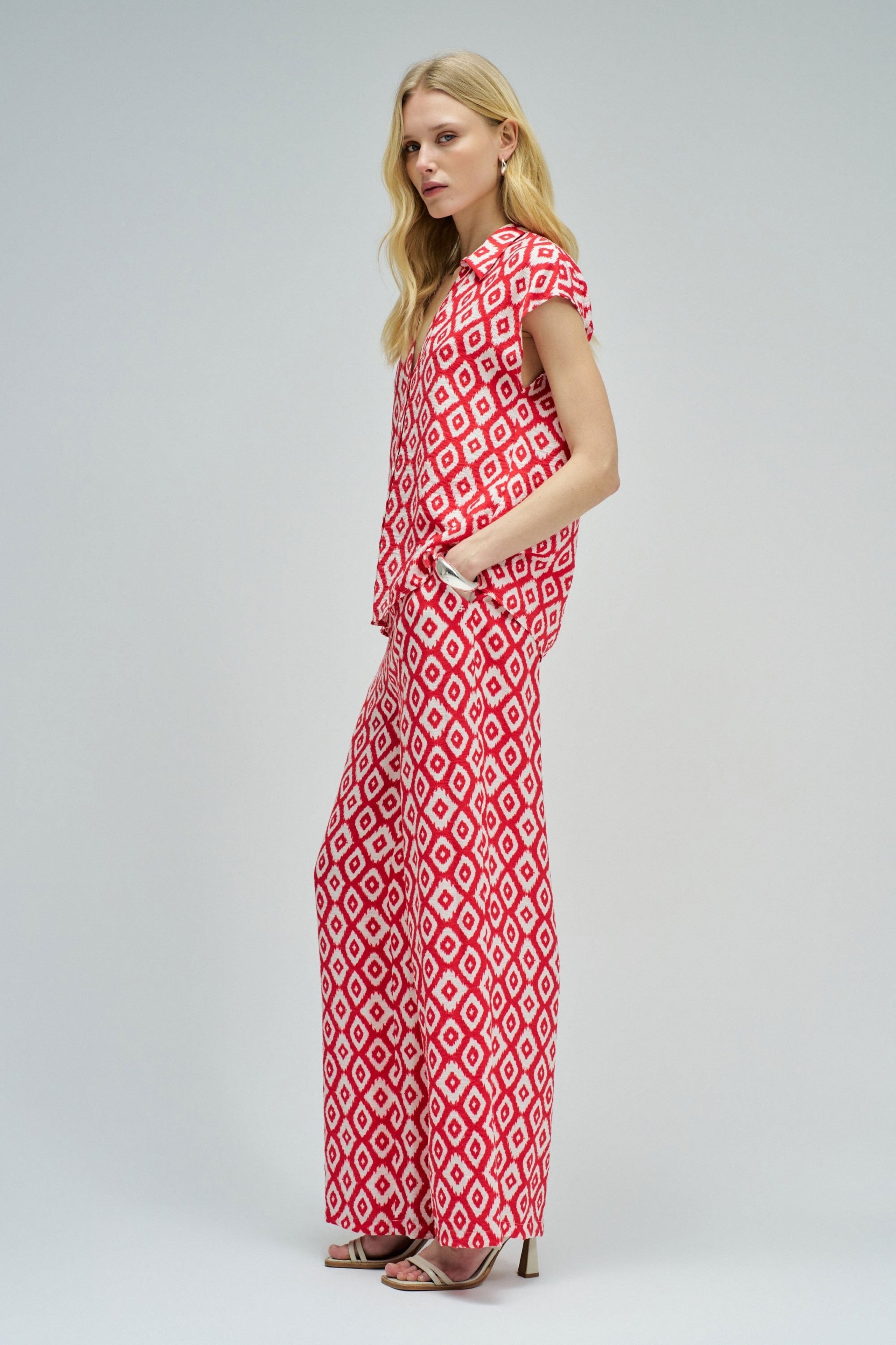 Basic Sleeveless Shirt in Light Pearl V1 Hemden Salsa Jeans