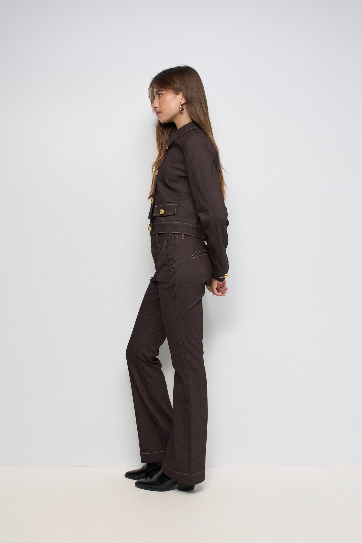 Jeansjacke mit Metallknöpfen in Dark Brown V1