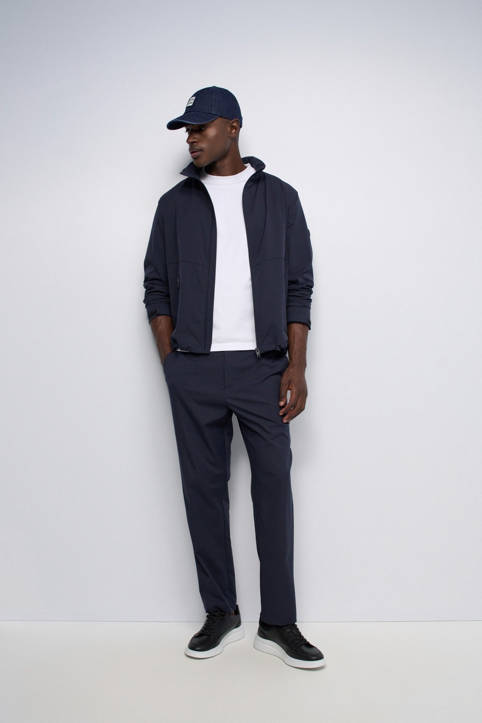 Leichte Overshirt-Jacke mit versteckter Kapuze in Dark Blue