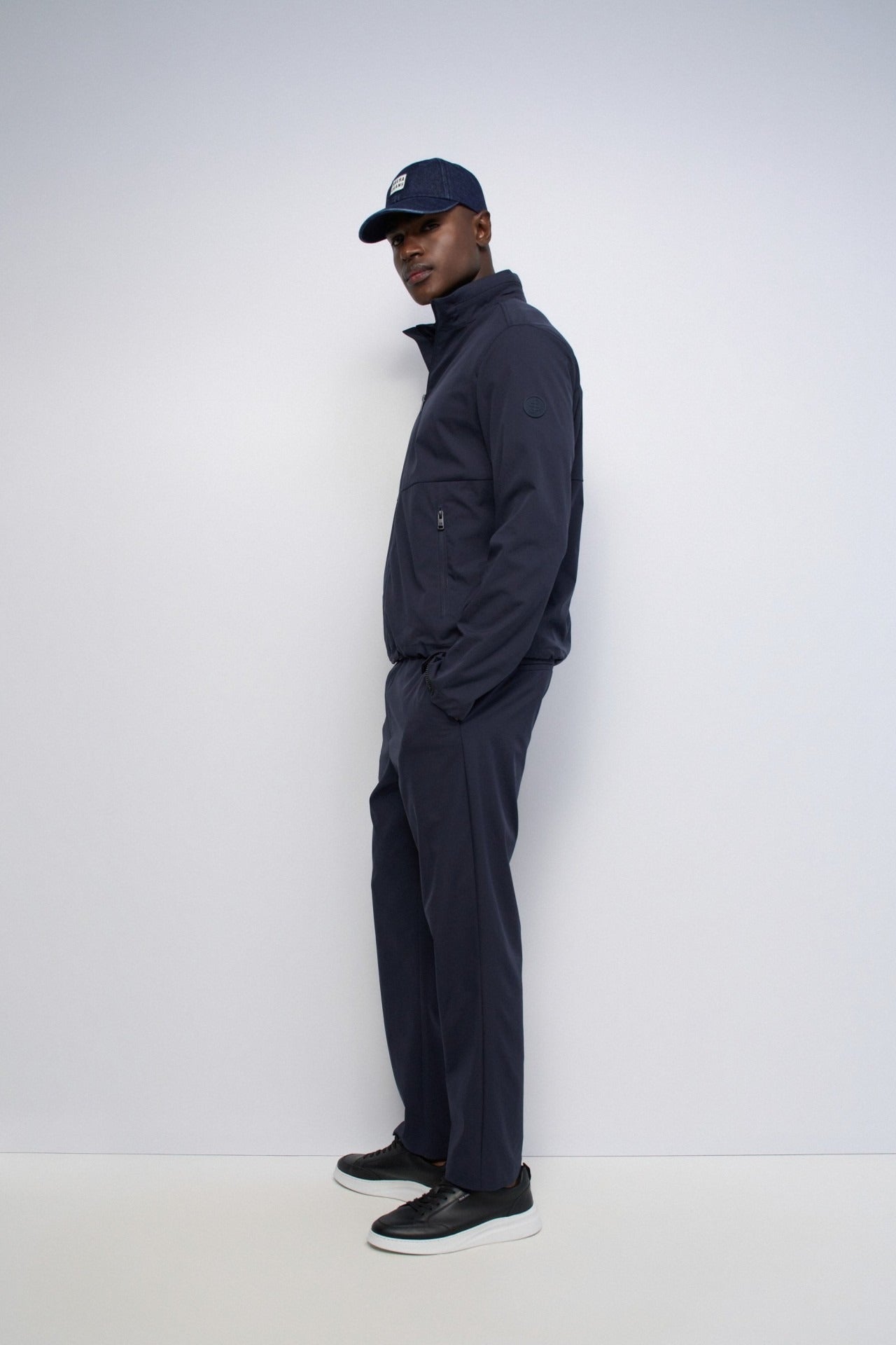 Leichte Overshirt-Jacke mit versteckter Kapuze in Dark Blue