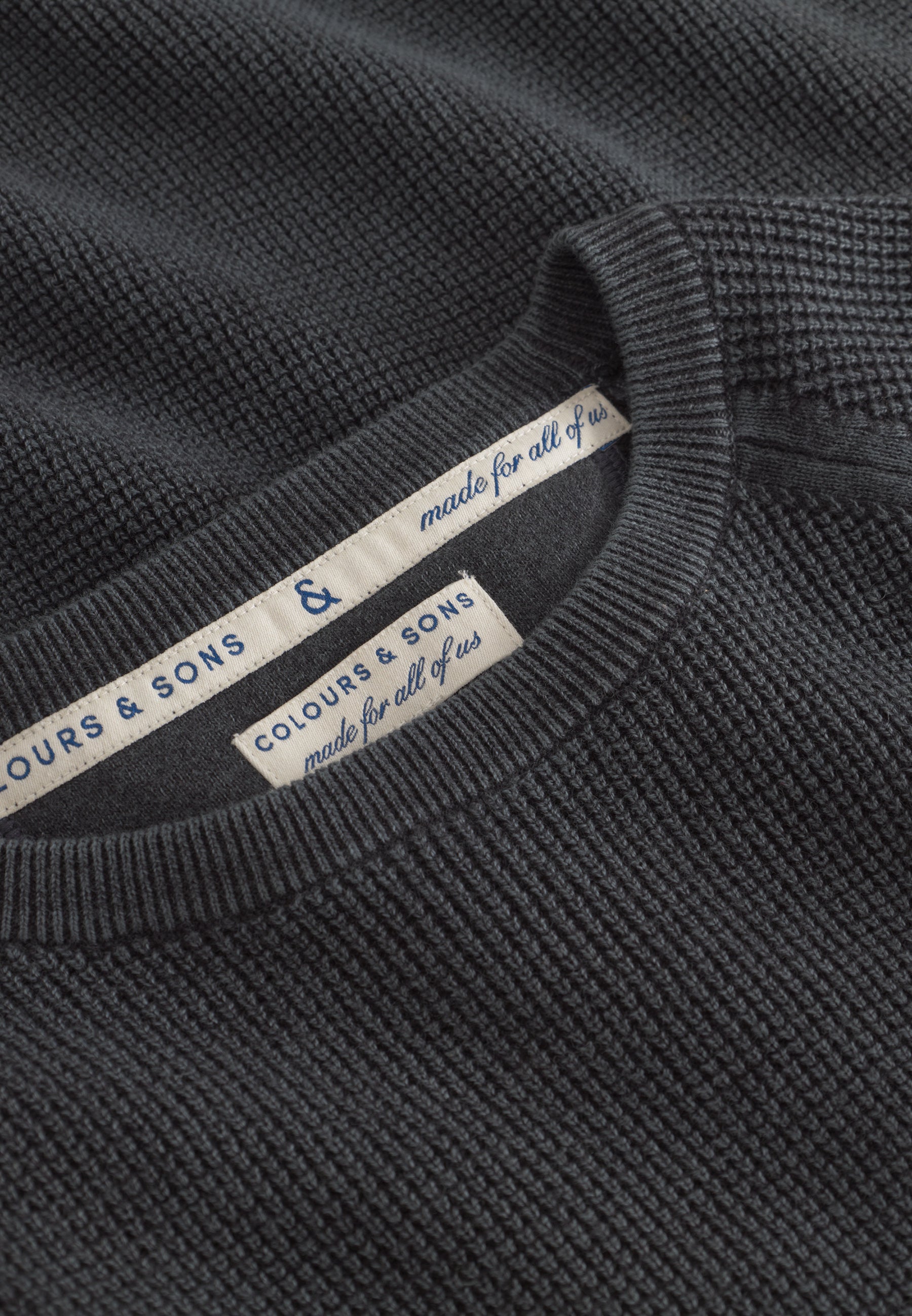 Roundneck Washed in Anthracite Pullover Colours and Sons   