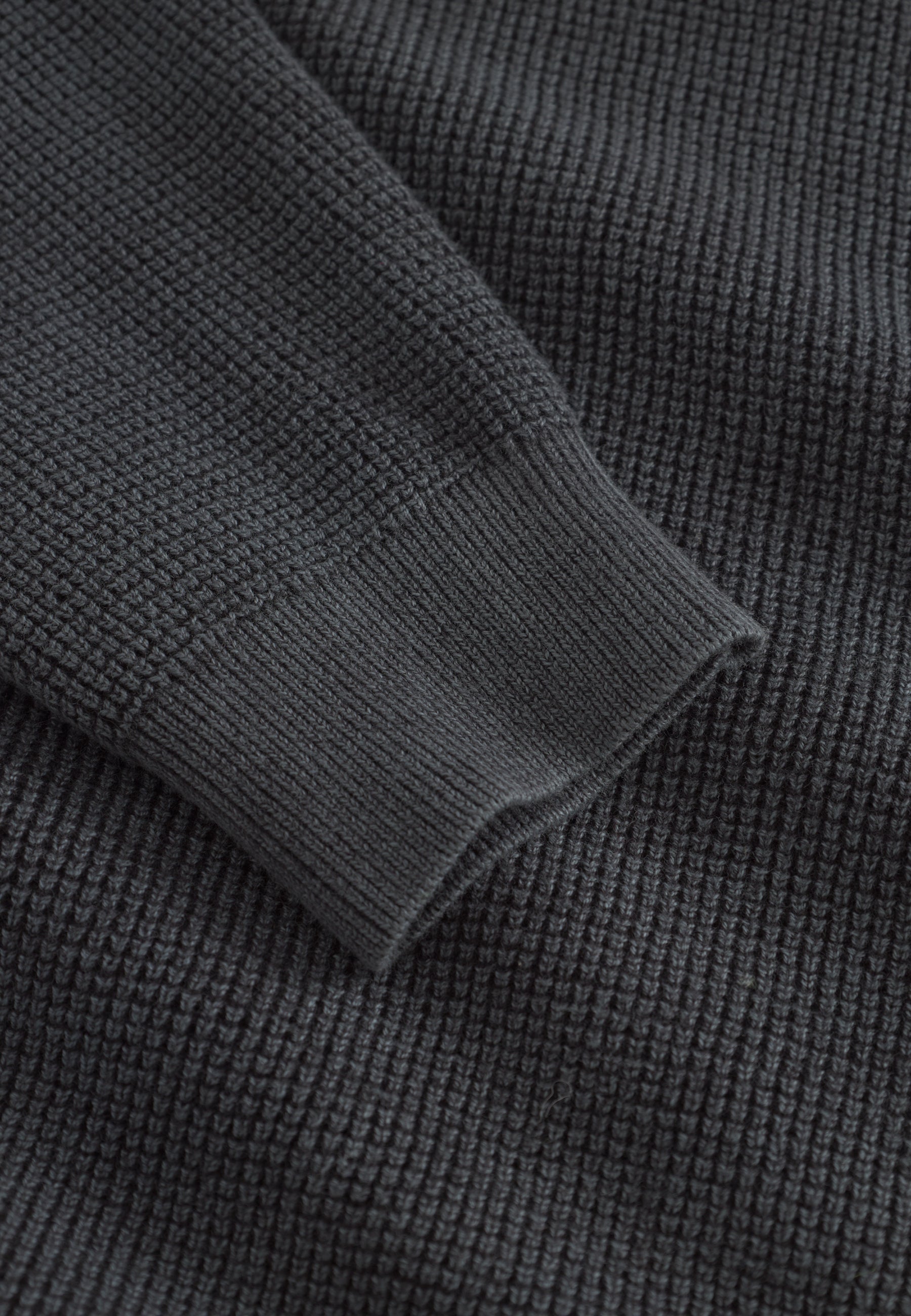 Roundneck Washed in Anthracite Pullover Colours and Sons   