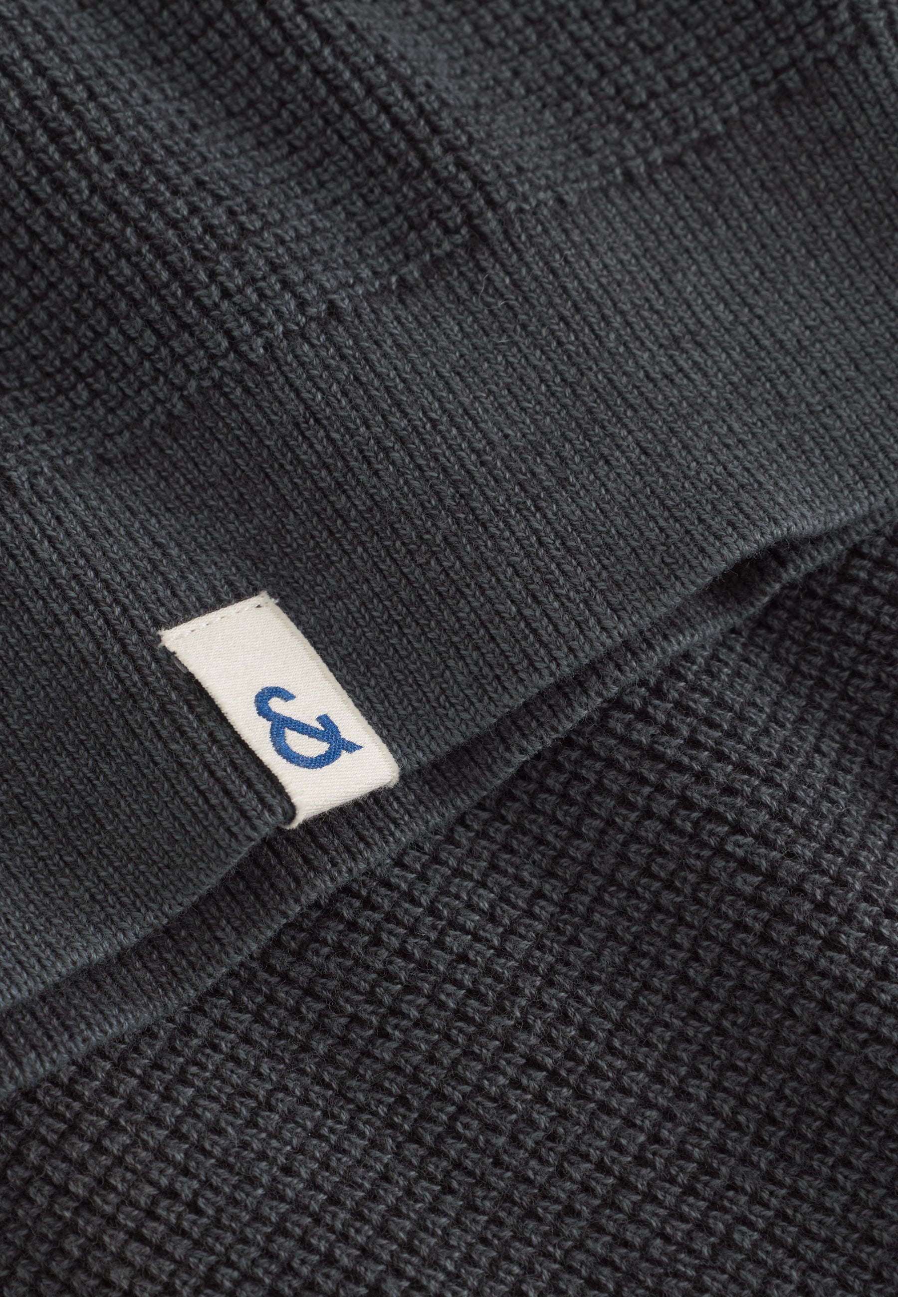 Roundneck Washed in Anthracite Pullover Colours and Sons   