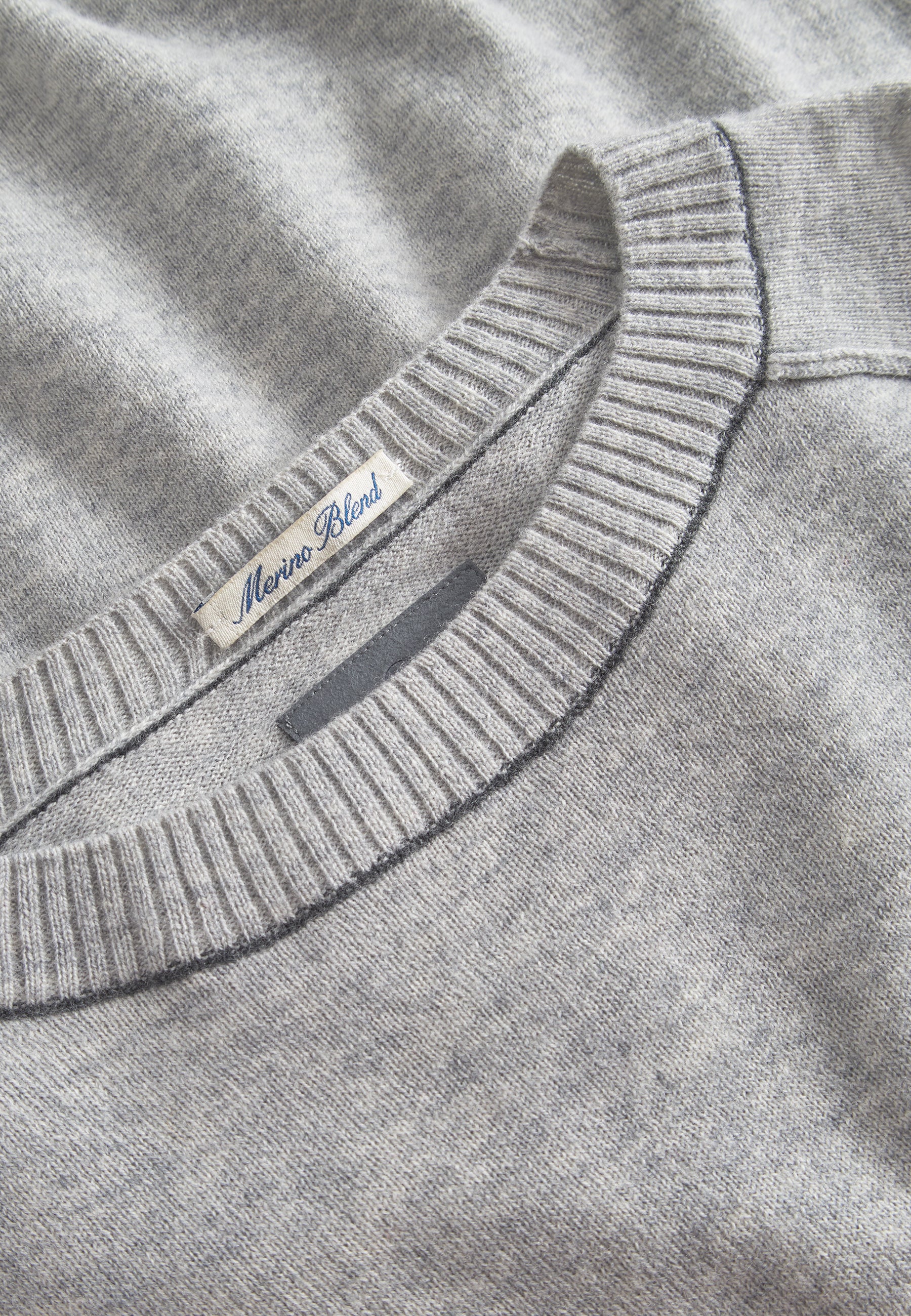 Roundneck Merino Blend in Silver Pullover Colours and Sons   