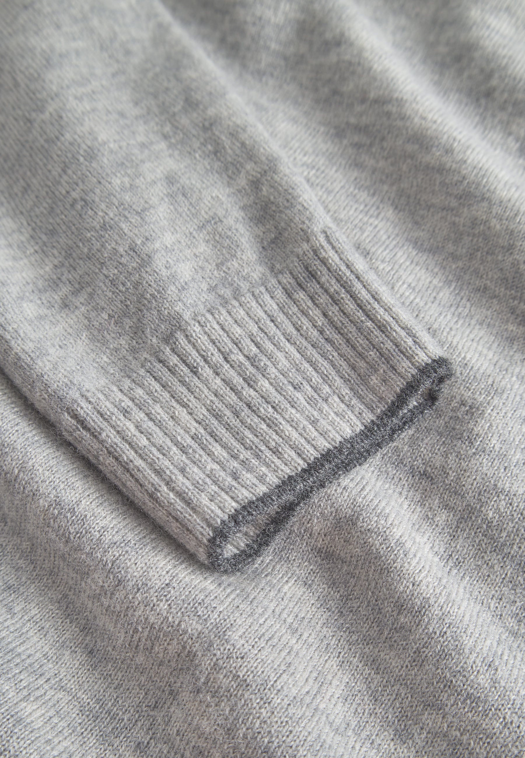 Roundneck Merino Blend in Silver Pullover Colours and Sons   