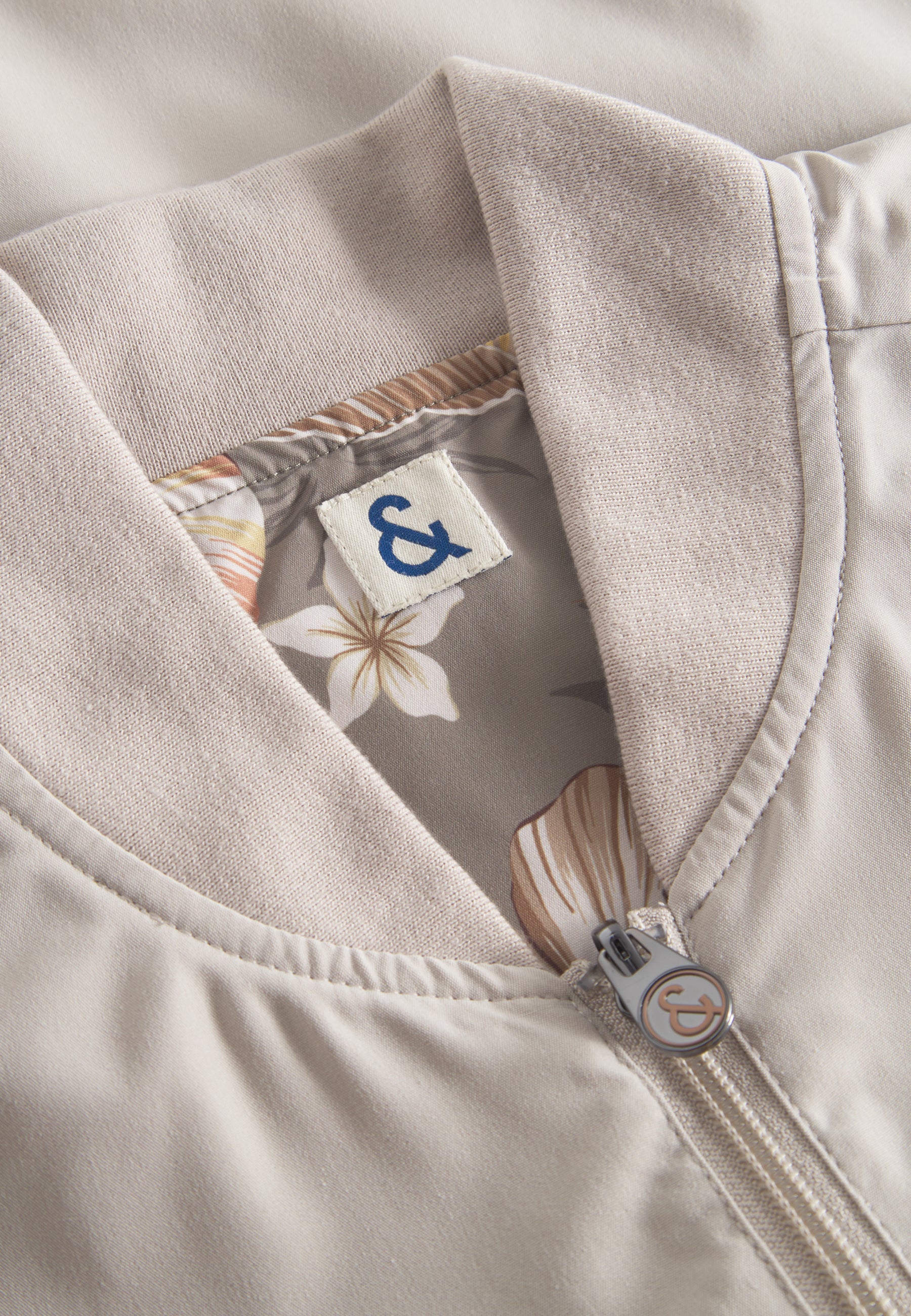 Blouson- Reversible in Offwhite-Flowers Jacken Colours and Sons   