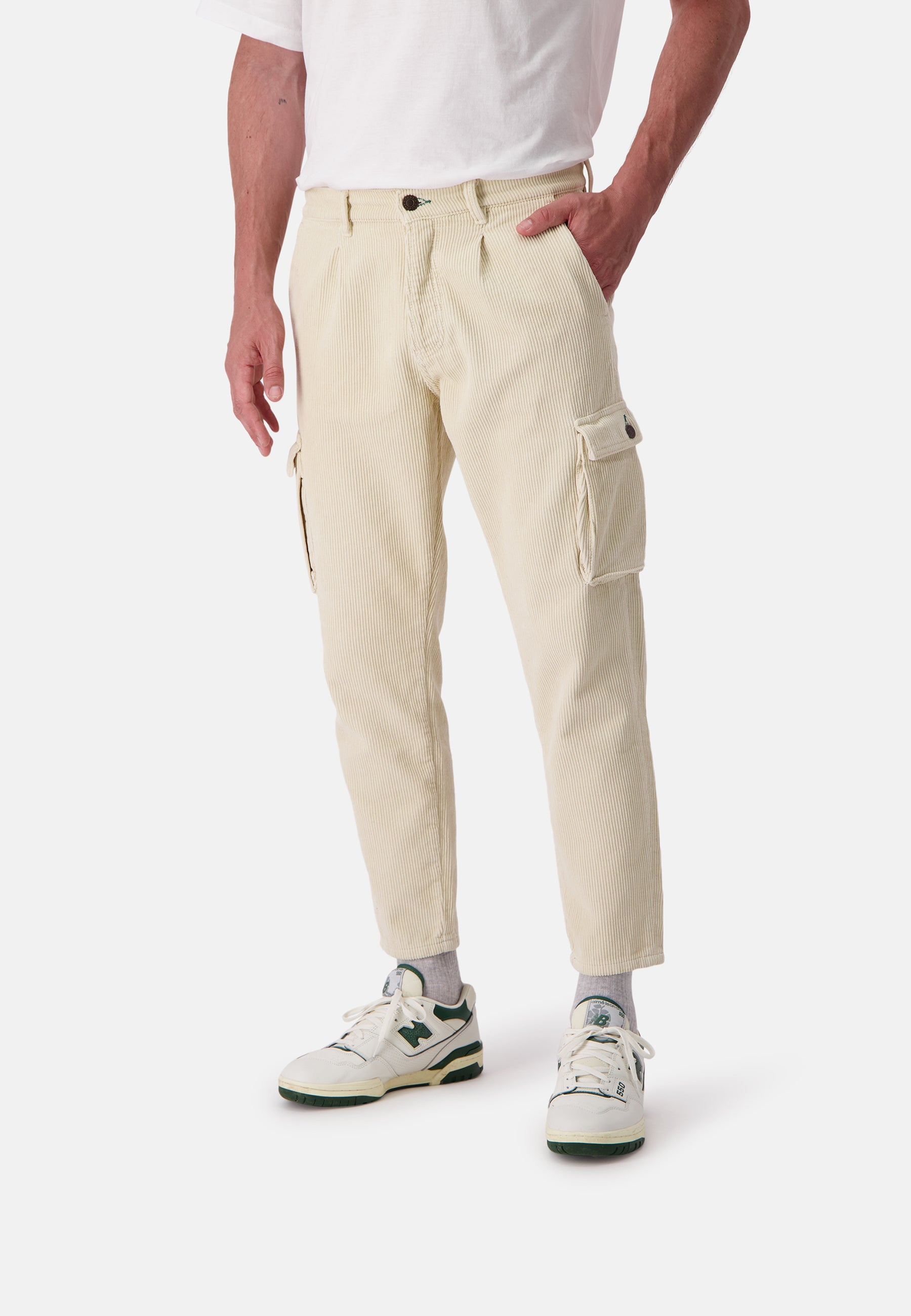 Cargo Corduroy Cropped in Offwhite Hosen Colours and Sons   