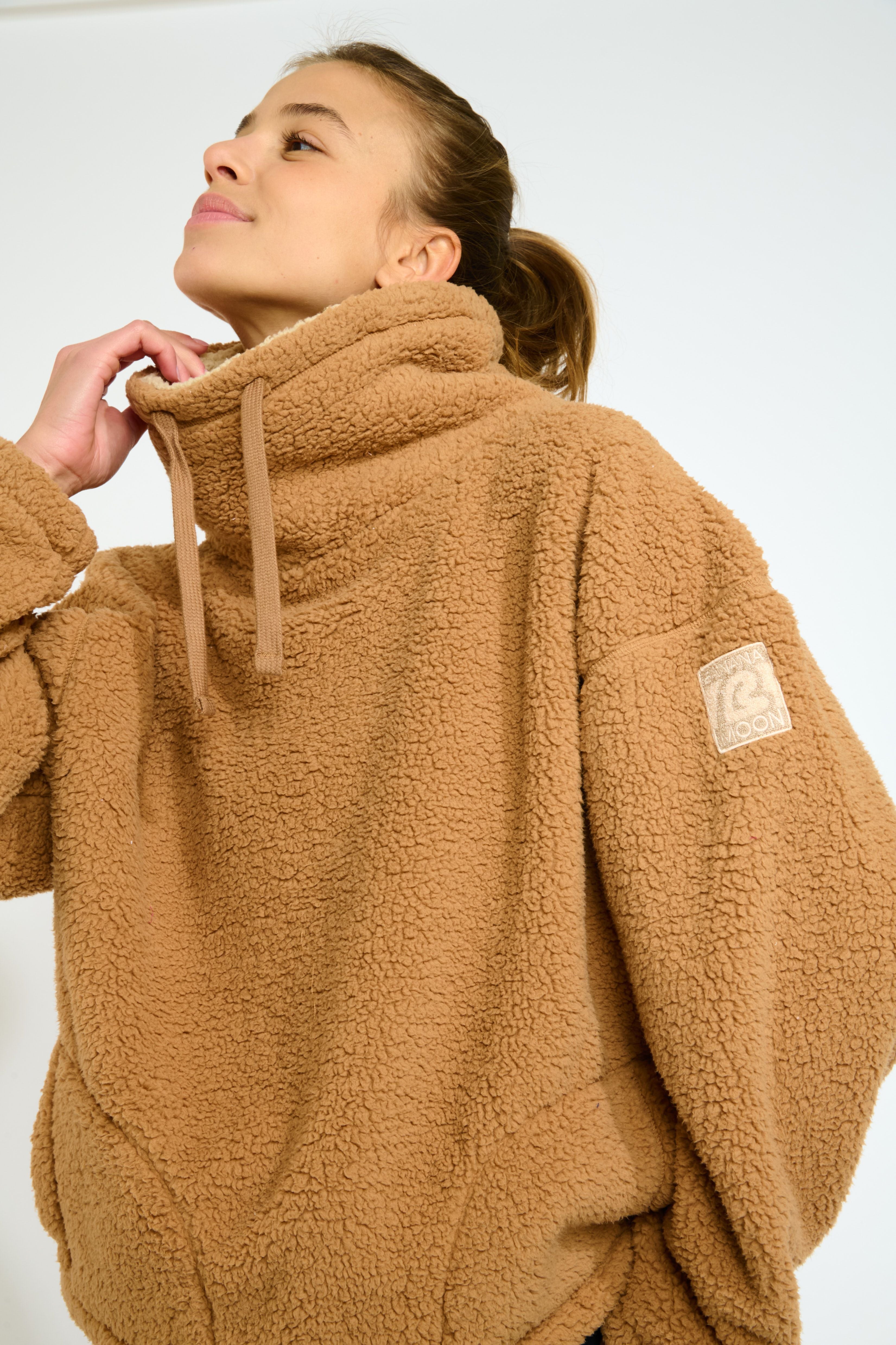 CHIMNEY-IGLOO Pullover in Camel Pullover Banana Moon