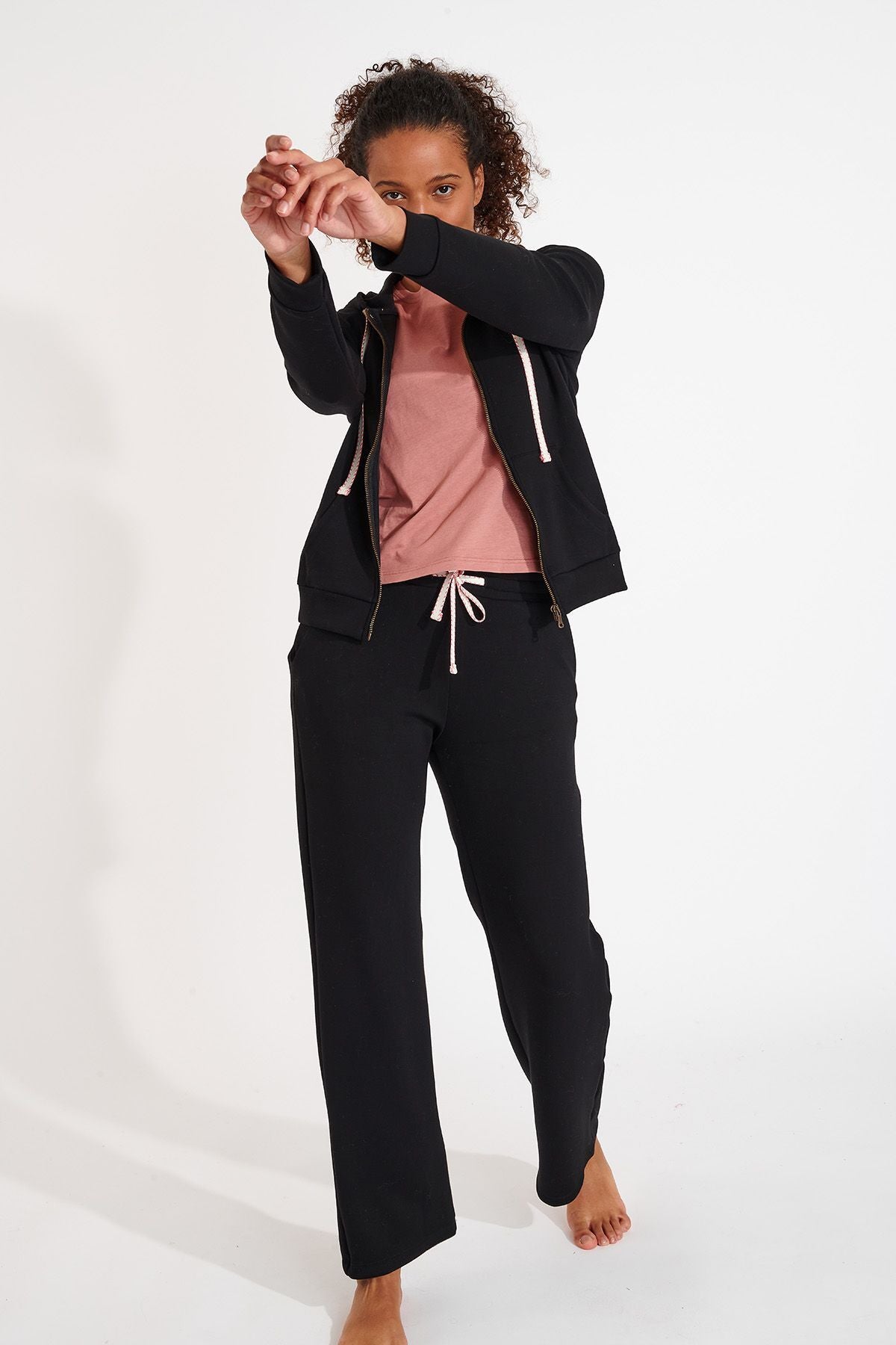 FLOWEGA-BAYJOY Jogginghose in Noir Hosen Banana Moon
