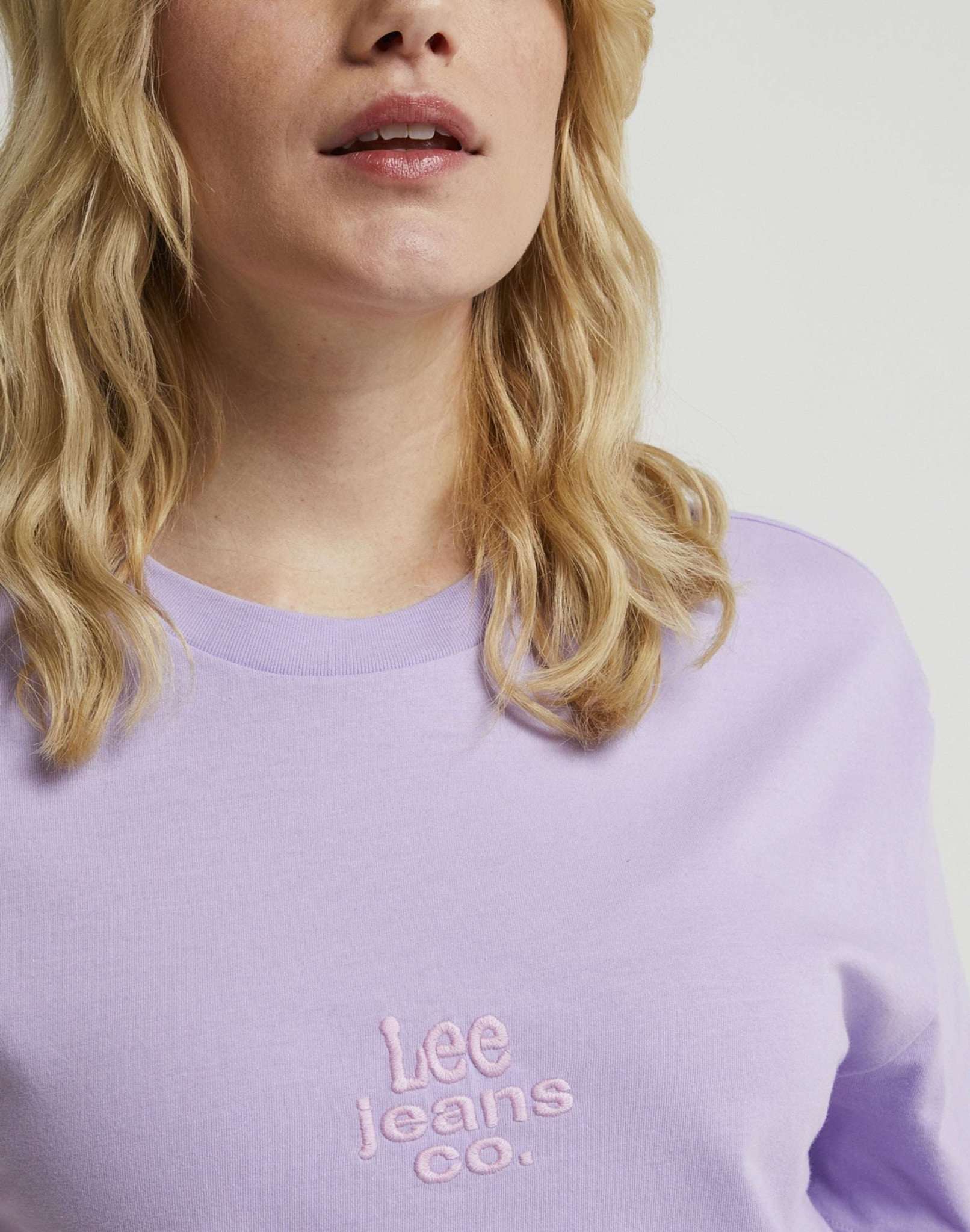 Graphic Tee in Orchid T-Shirts Lee   