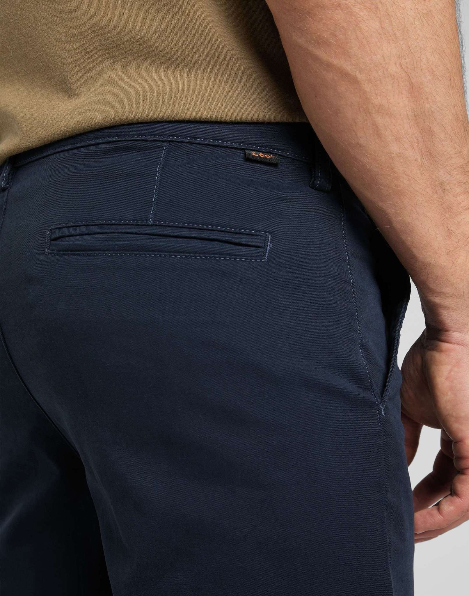 Slim Chino in Deep Navy Hosen Lee   