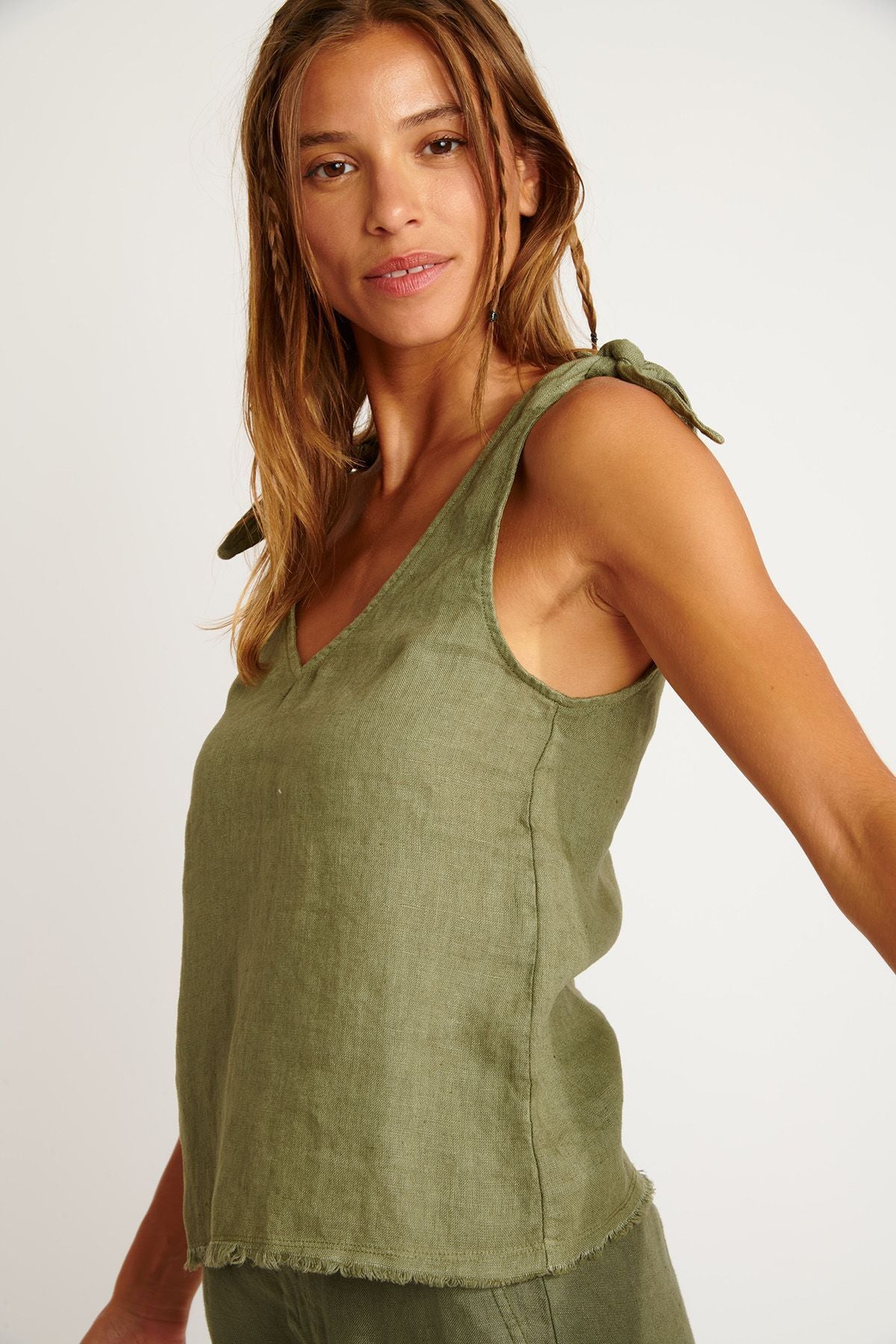 LOOMIS-HAWSTON Top in Kaki T-Shirts Banana Moon