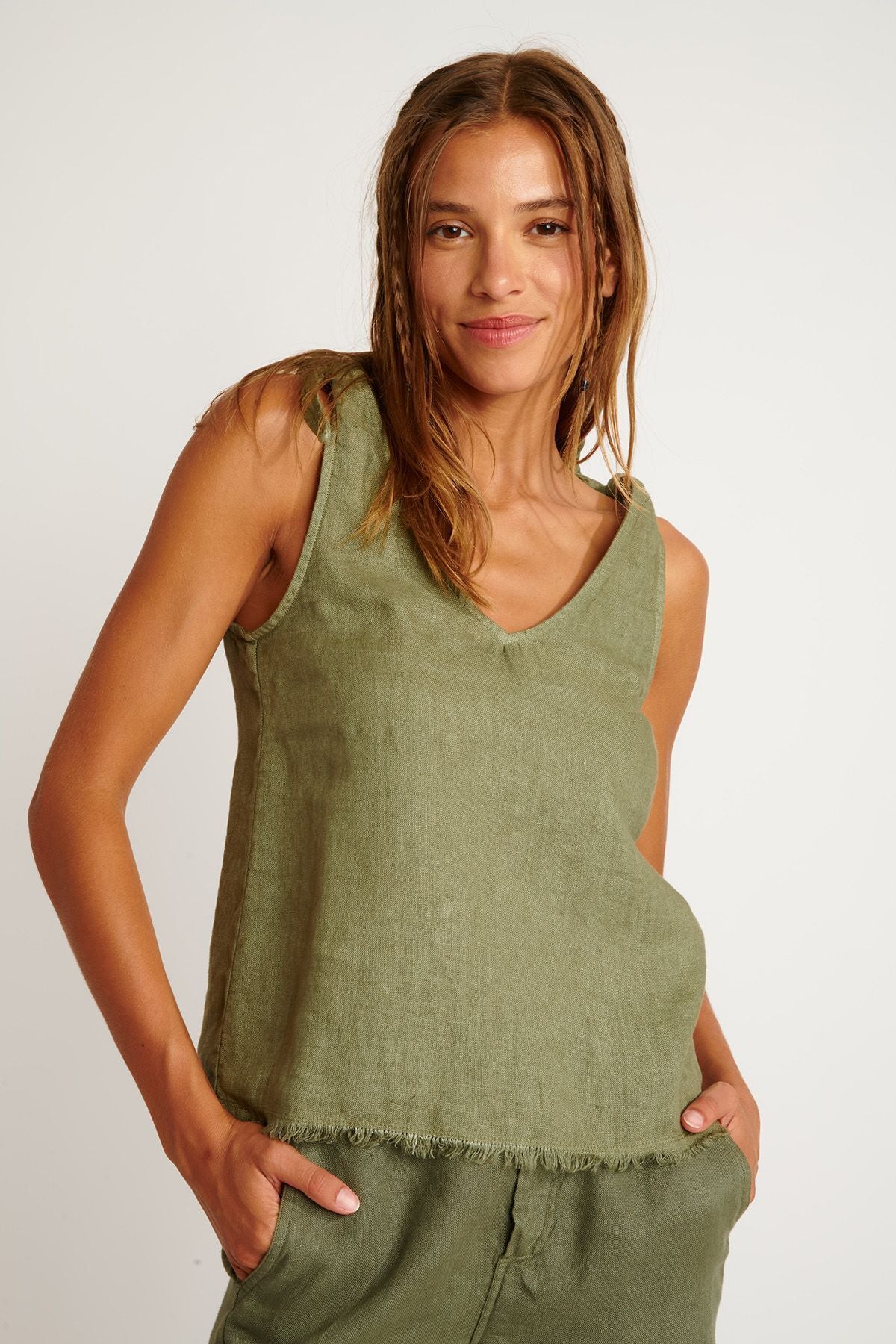 LOOMIS-HAWSTON Top in Kaki T-Shirts Banana Moon