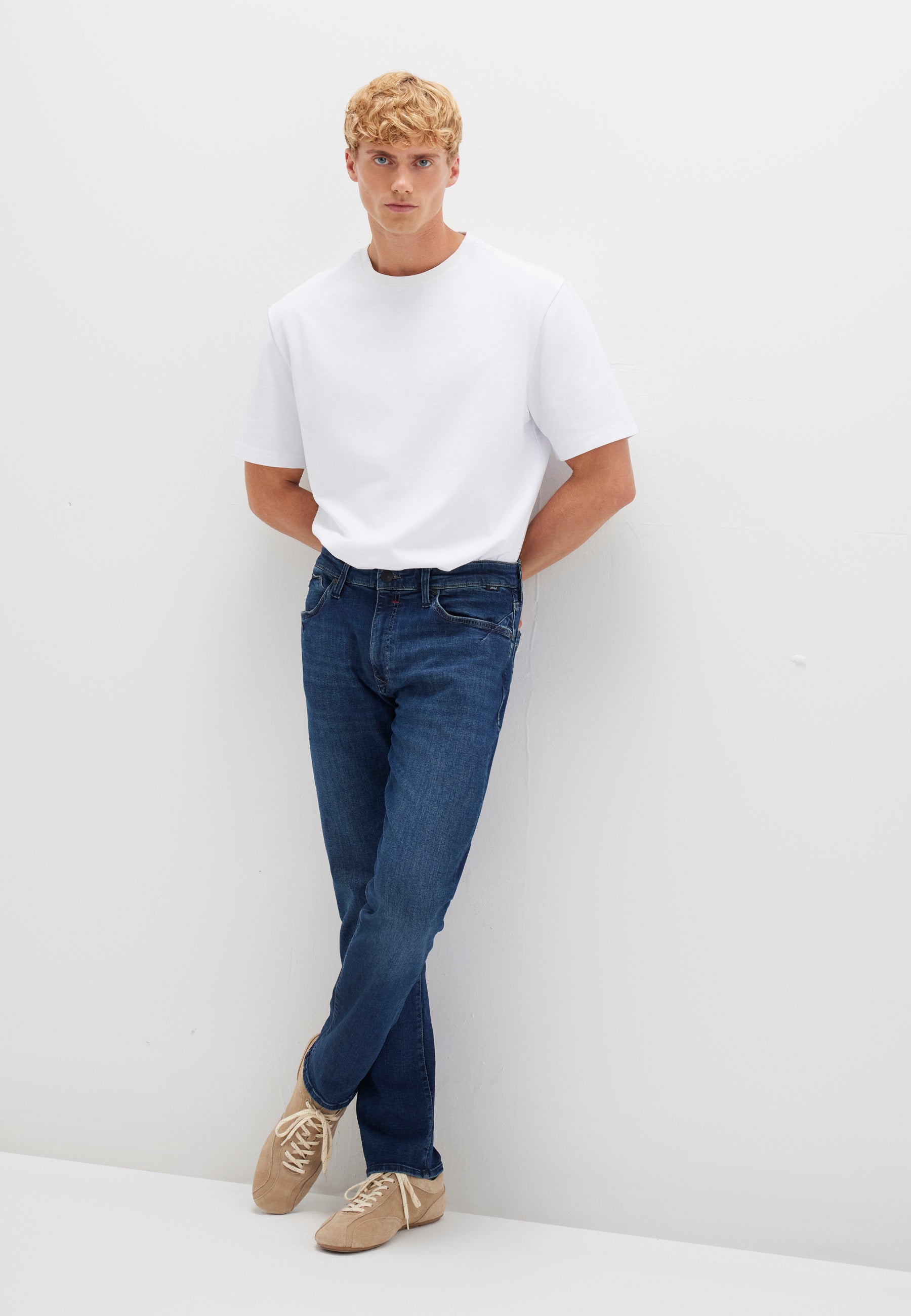 Marcus in Dark Brushed Ultra Move Jeans Mavi