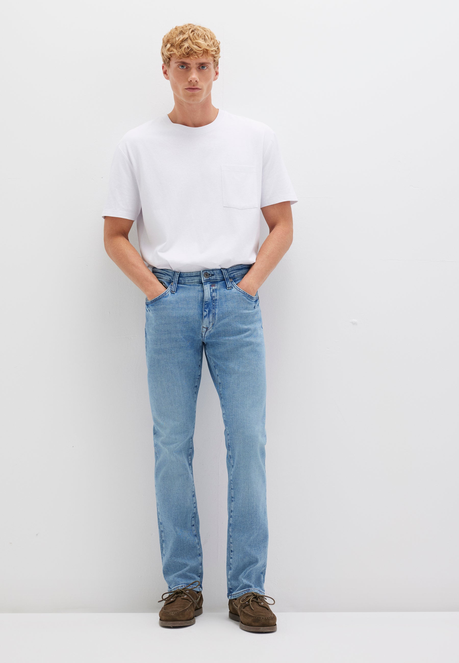 Marcus in Vintage Shaded Ultra Move Jeans Mavi