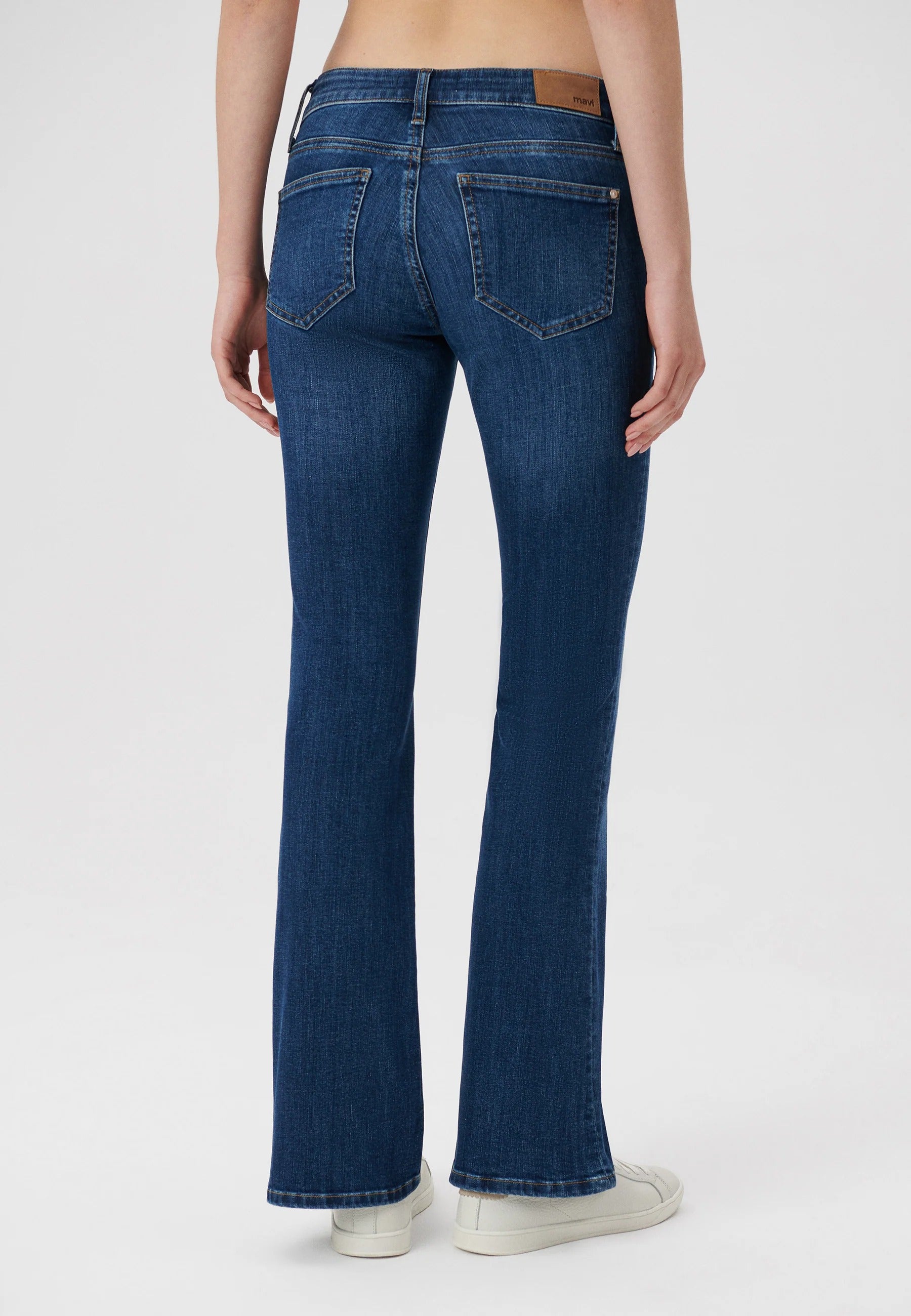 Bella Mid-Rise in Dark Brushed Str Jeans Mavi