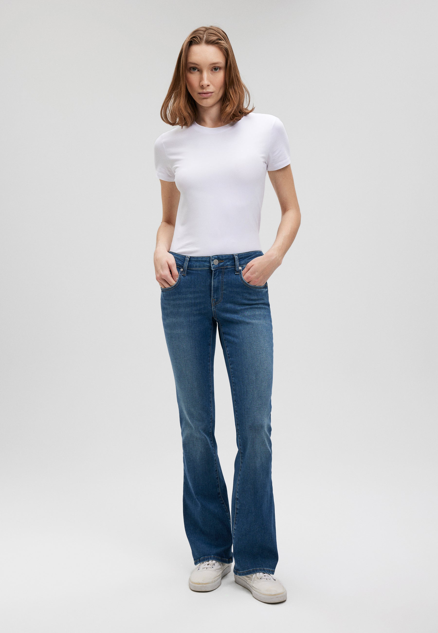 Bella Mid-Rise in Dark Brushed Everyday Jeans Mavi   