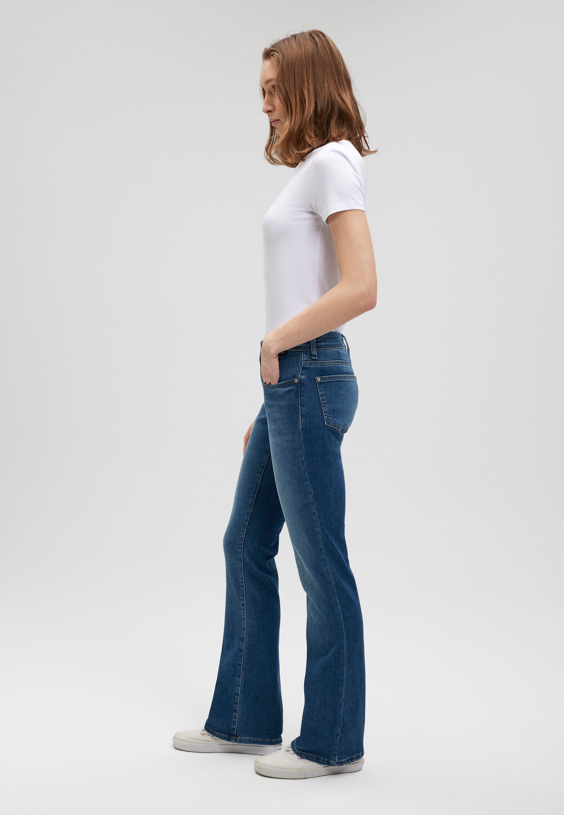 Bella Mid-Rise in Dark Brushed Everyday Jeans Mavi   