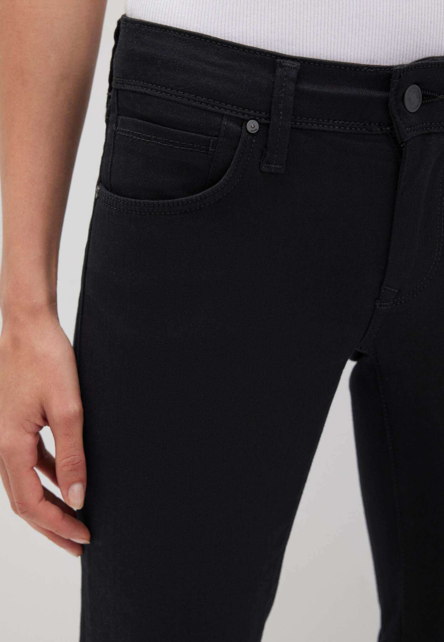 Bella Mid-Rise in Double Black Str Jeans Mavi