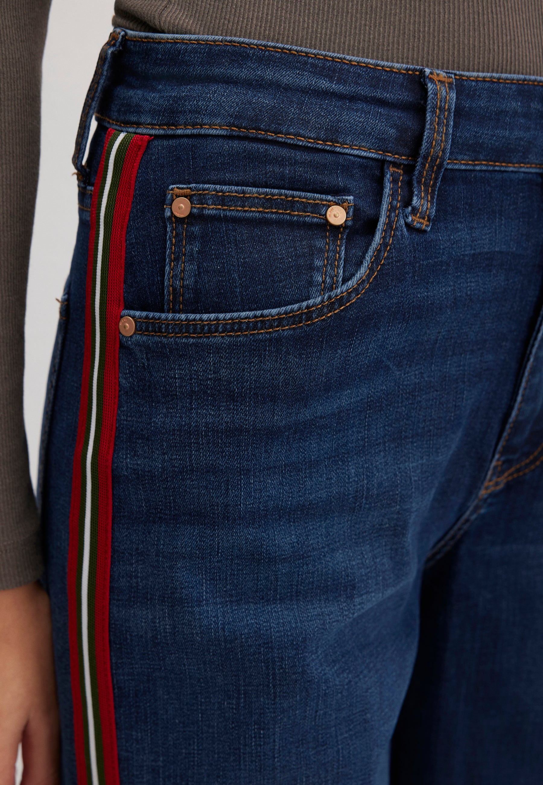 Malibu in Deep Blue Str