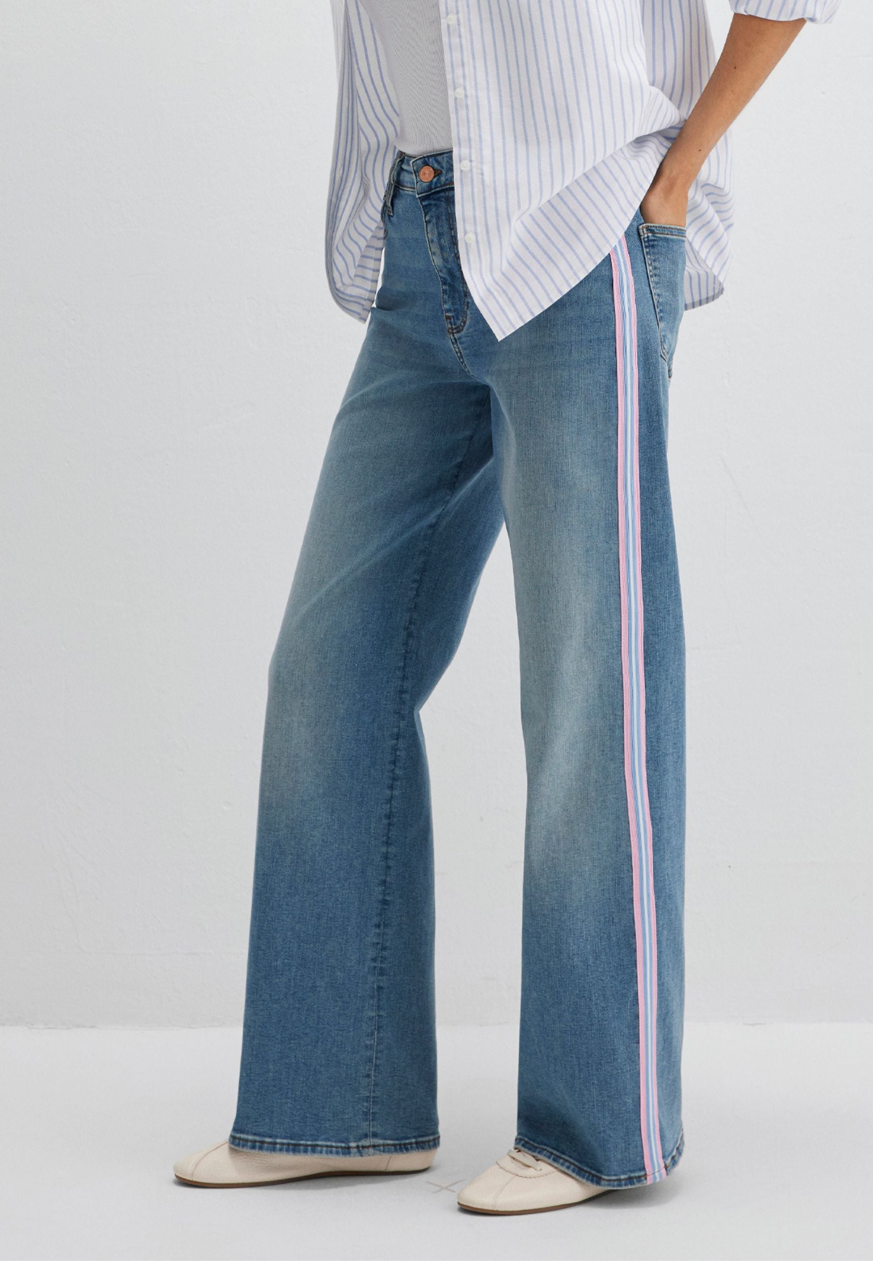 Malibu in Light Brushed Str Jeans Mavi