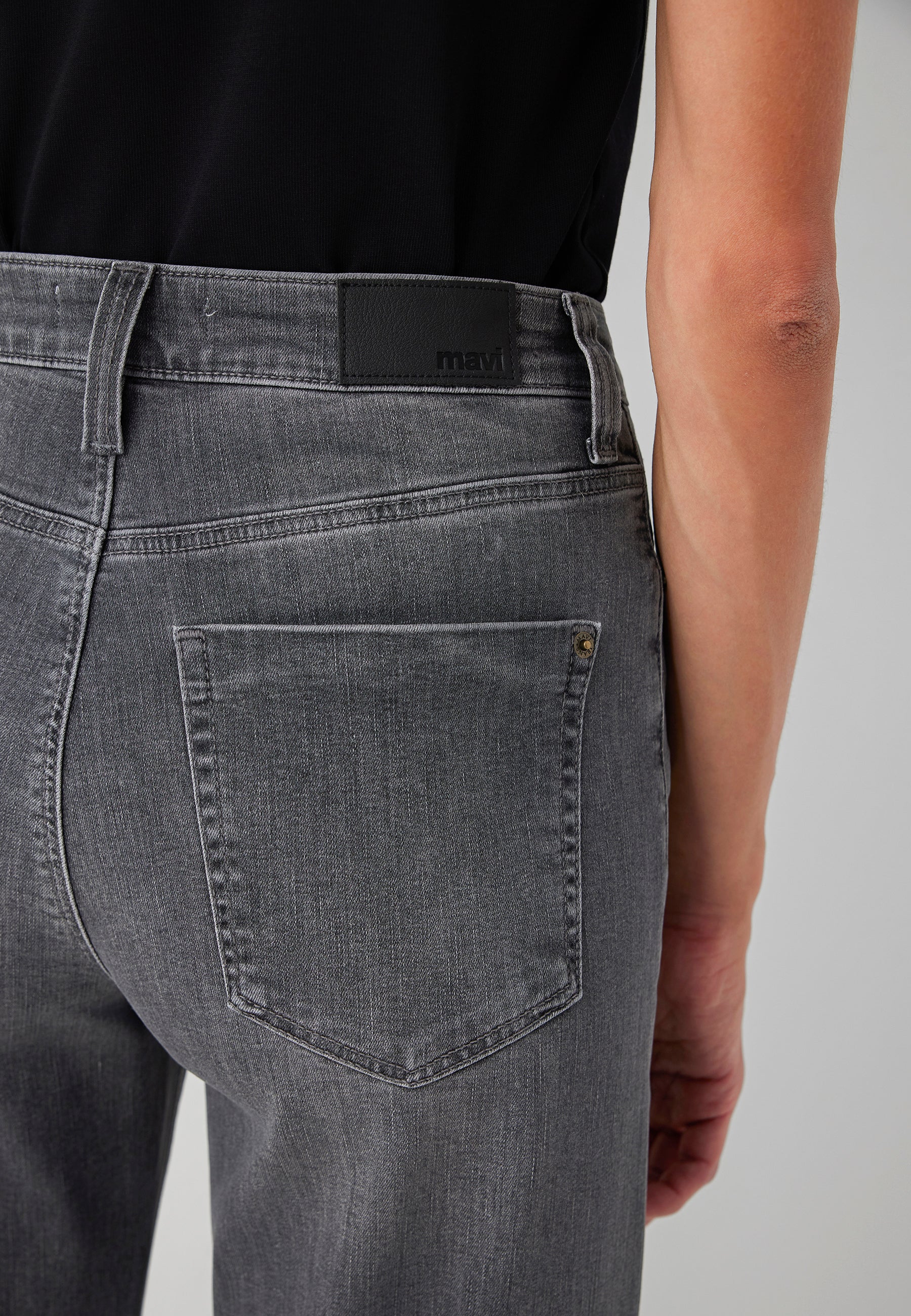 Jeans Malibu in Lt Smoke Brushed