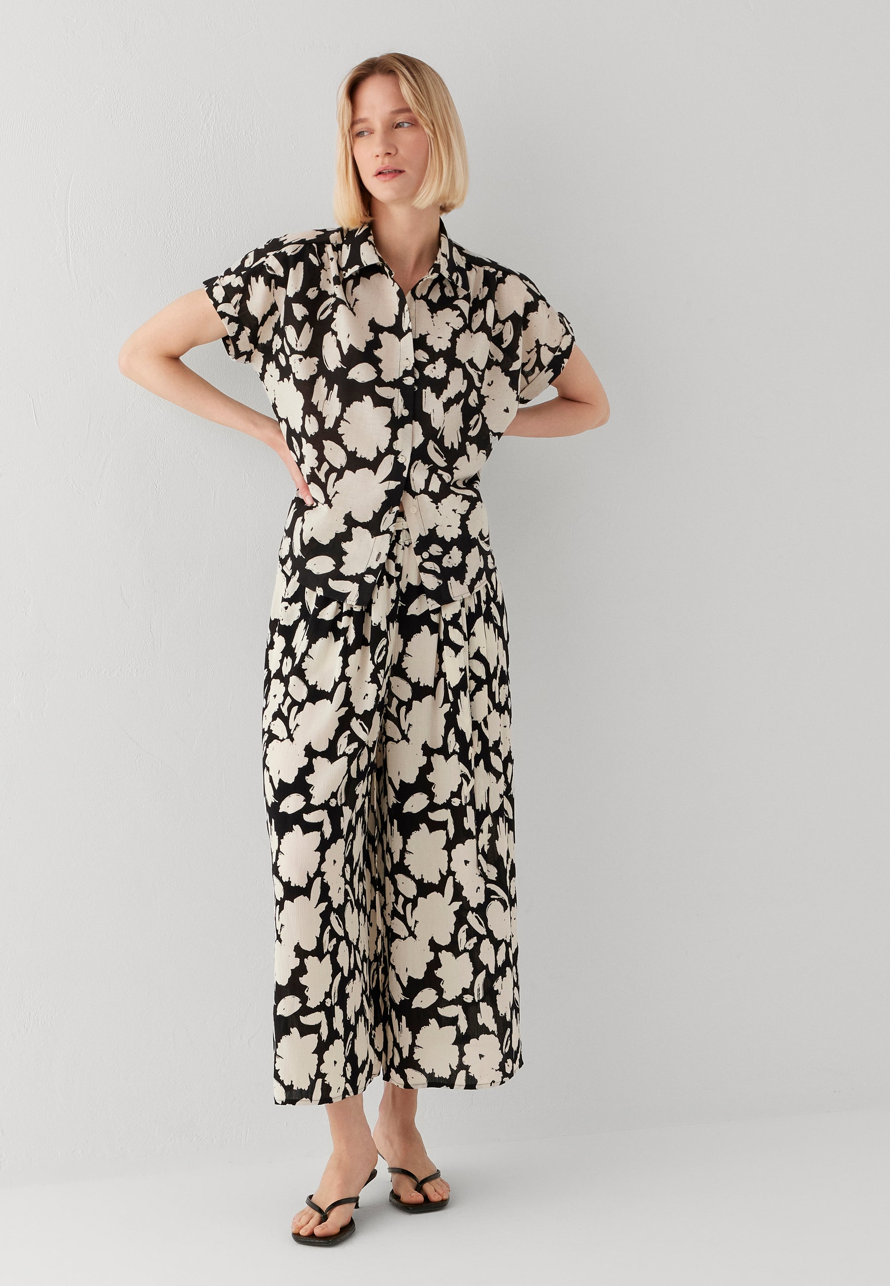 Woven Pants in Stroke Print Hosen Mavi