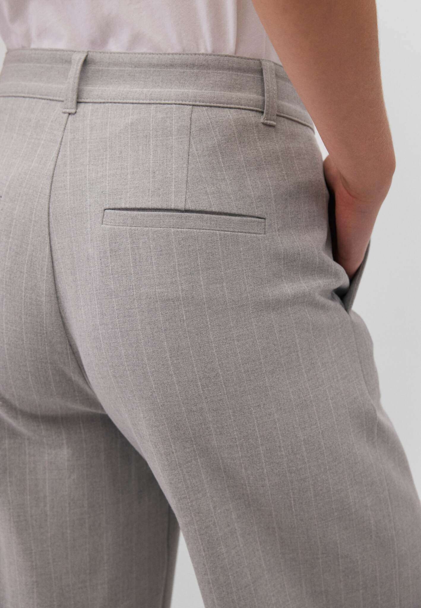 Woven Pants in Grey Stripe Hosen Mavi