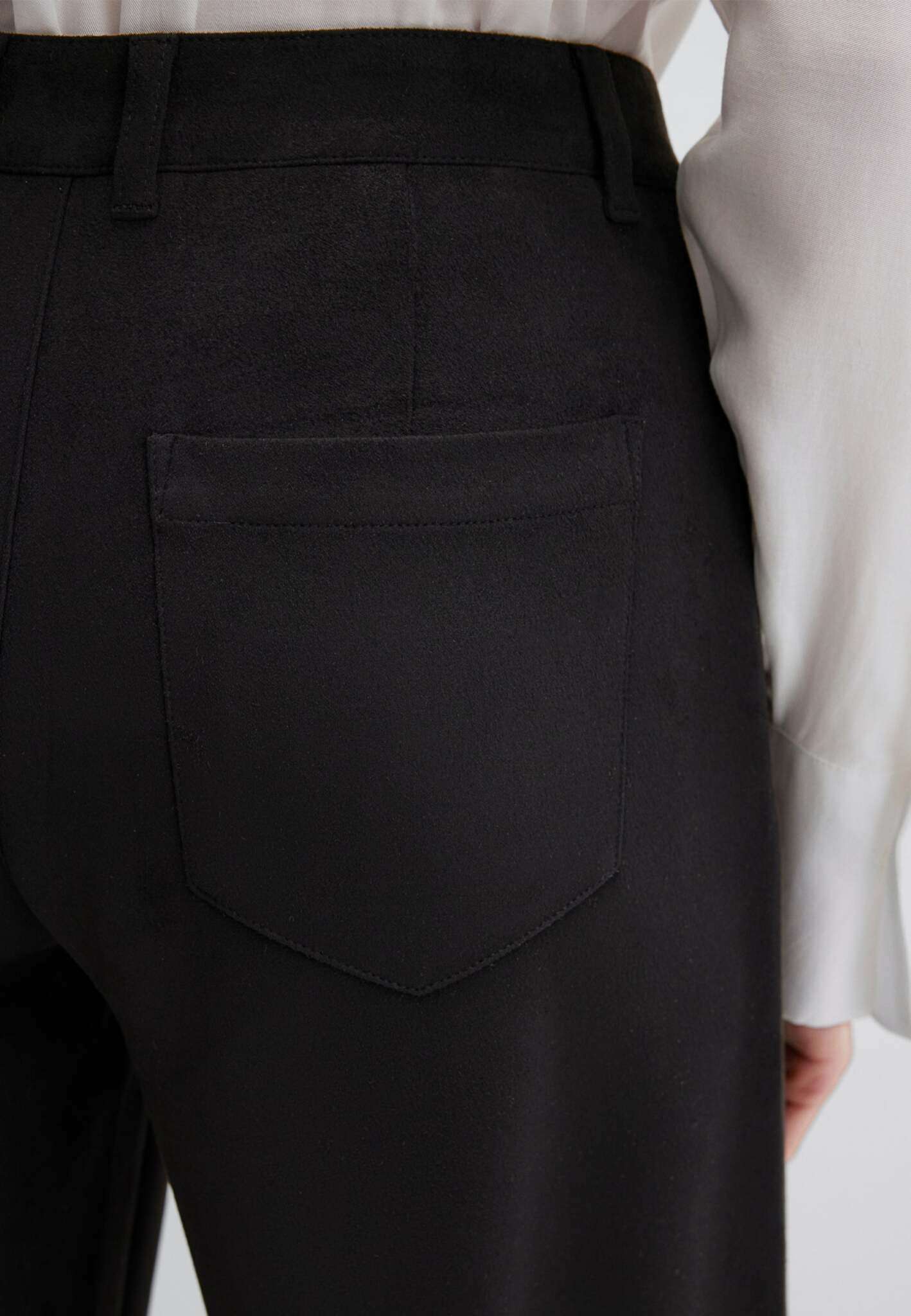 Woven Pants in Black Hosen Mavi