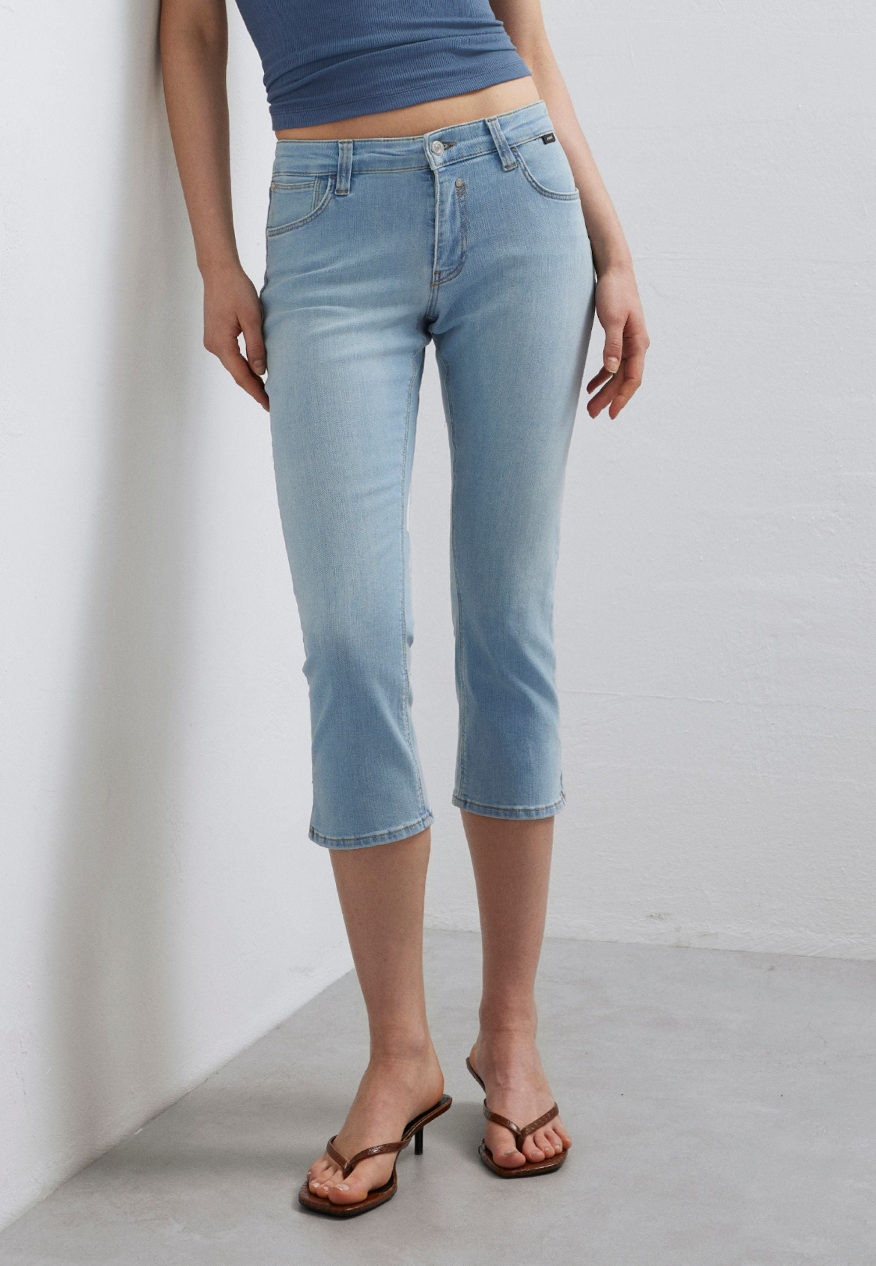 Liora in Lt Brushed Str Jeans Mavi